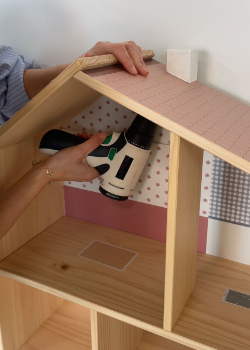 Puppenhausdach montieren Puppenhausdach montieren