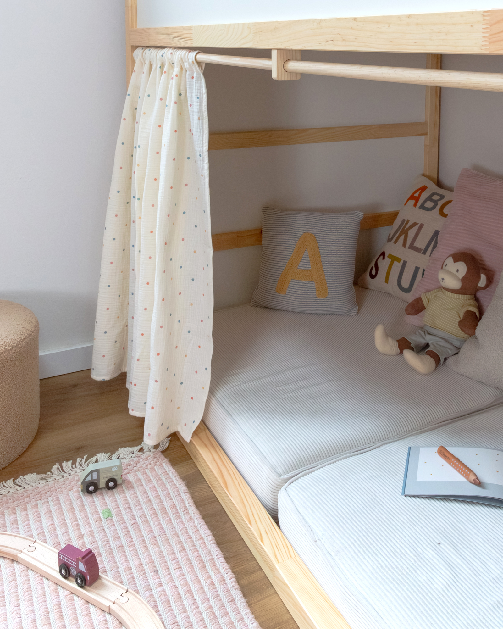 gardine ikea kura bett lille hule puenktchen eins 1