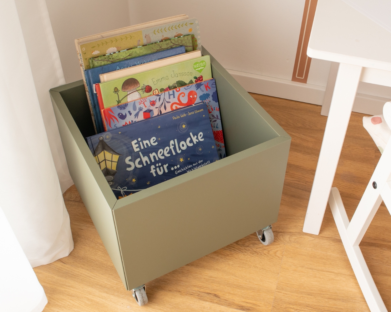 IKEA hacks for book storage in the children's room