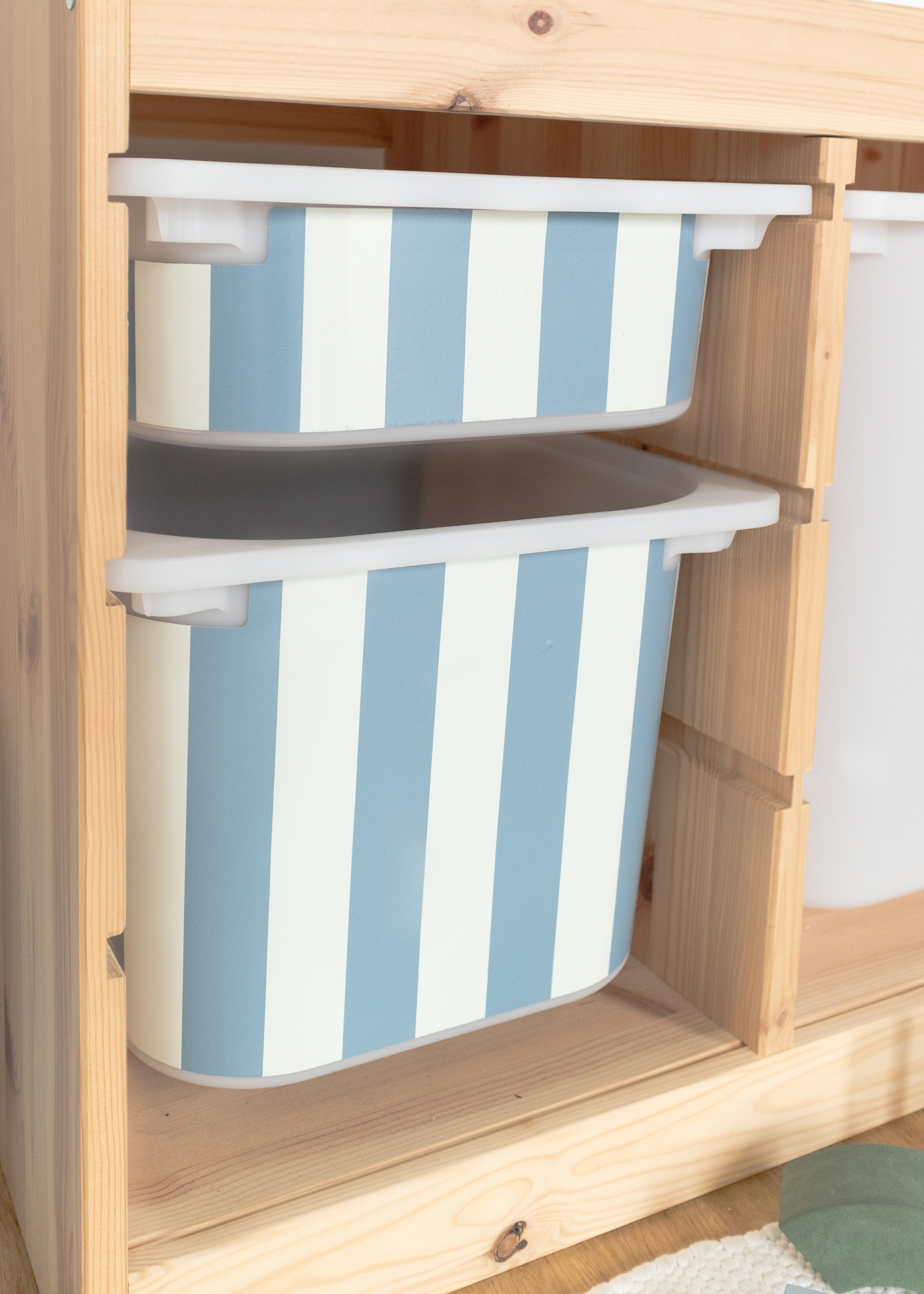 IKEA TROFAST Boxen mit buntem Streifenmuster, hochwertig IKEA TROFAST Boxen mit buntem Streifenmuster, hochwertig und langlebig