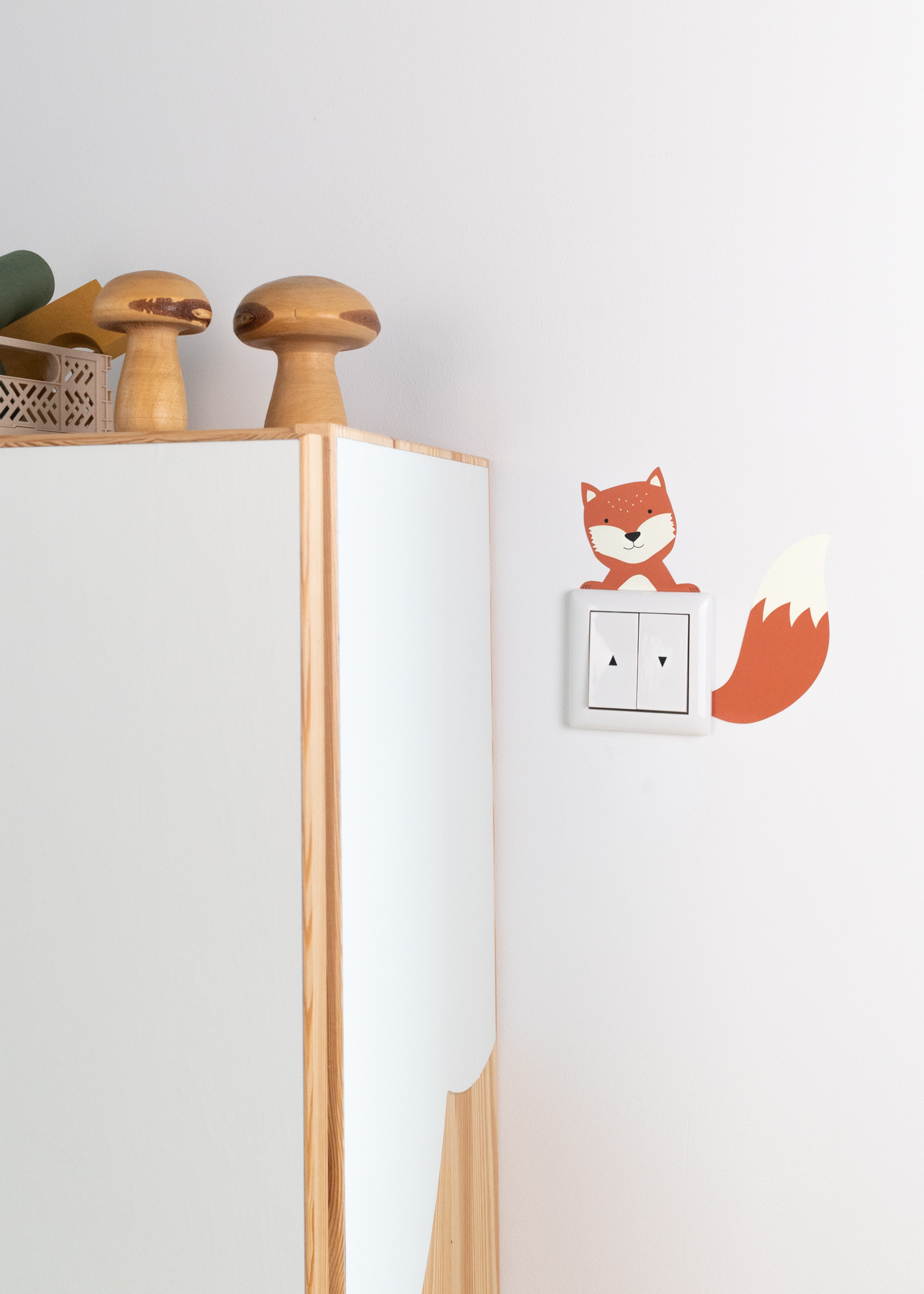 Light switch sticker raccoon & fox
