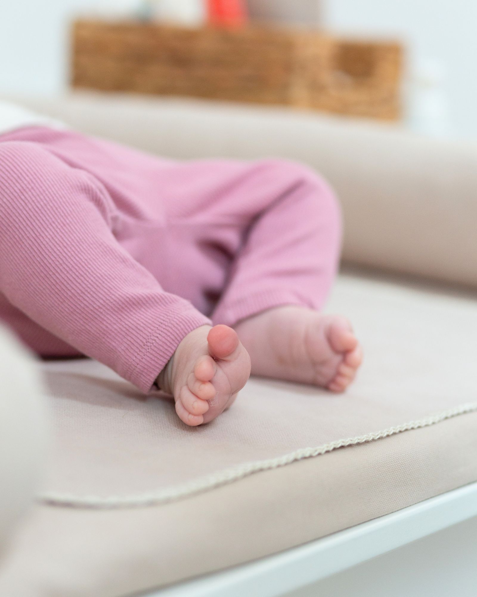 Baby legs, Pink clothing, Baby feet, Babykleidung, Kleidung für Babys