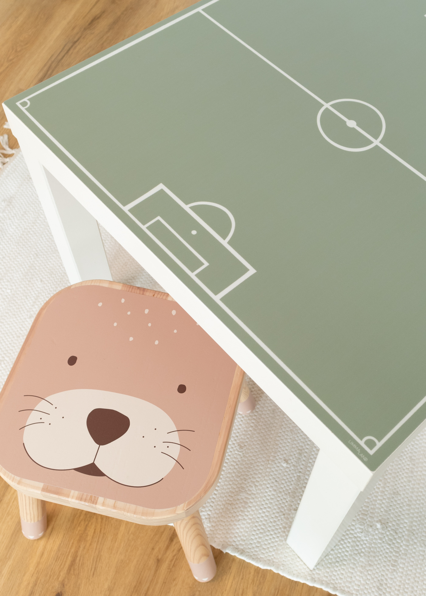 IKEA LACK Klebefolie als Fußball Deko für dein Fußball Kinderzimmer als Fußballzimmer Deko mit Fußballmotiven passend für die Fußball EM IKEA LACK Klebefolie als Fußball Deko für dein Fußball Kinderzimmer als Fußballzimmer Deko mit Fußballmotiven passend für die Fußball EM