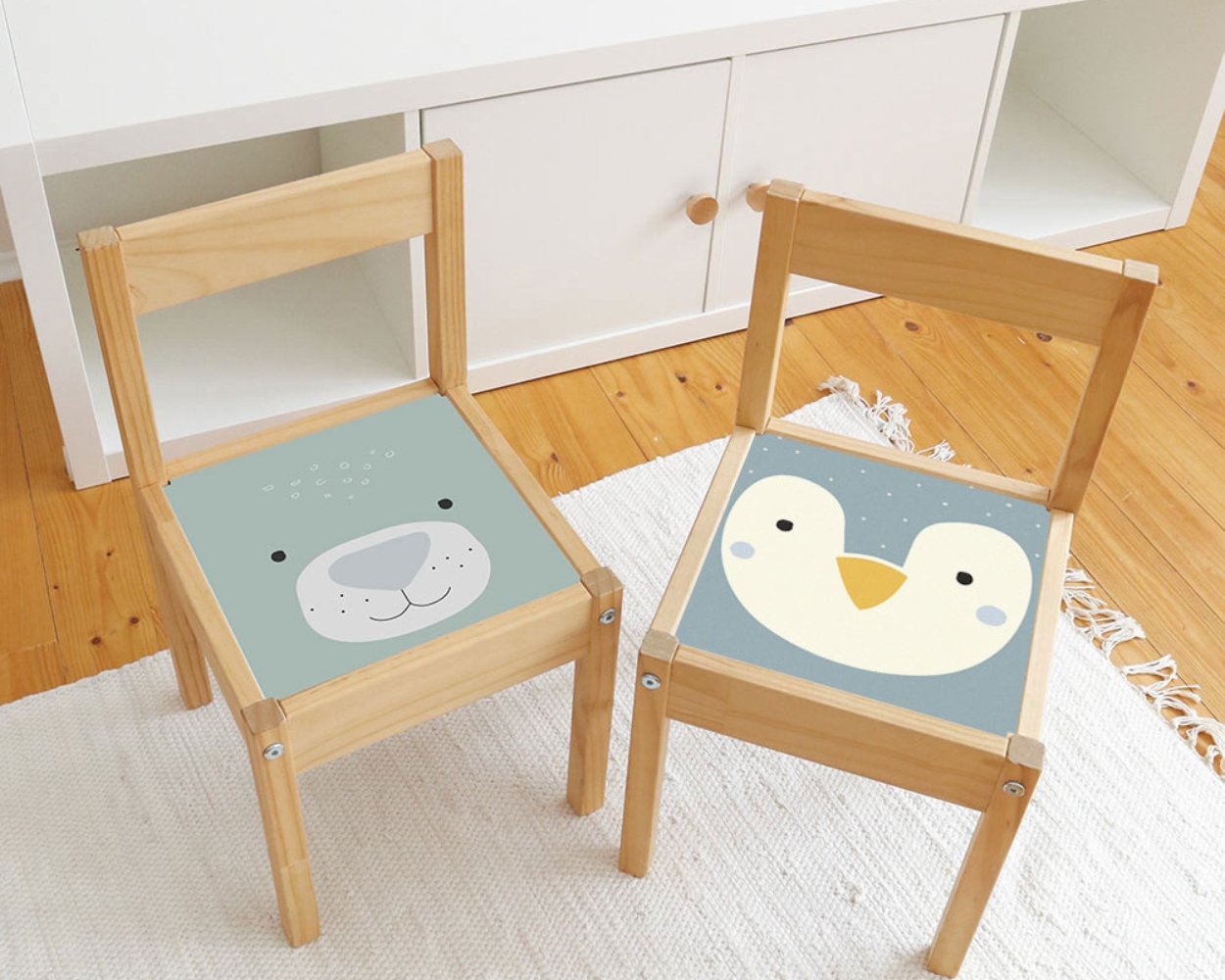 Pinguin und Otter als Klebefolie passend für die Ikea Flisat Stühle mit Tiermotiven