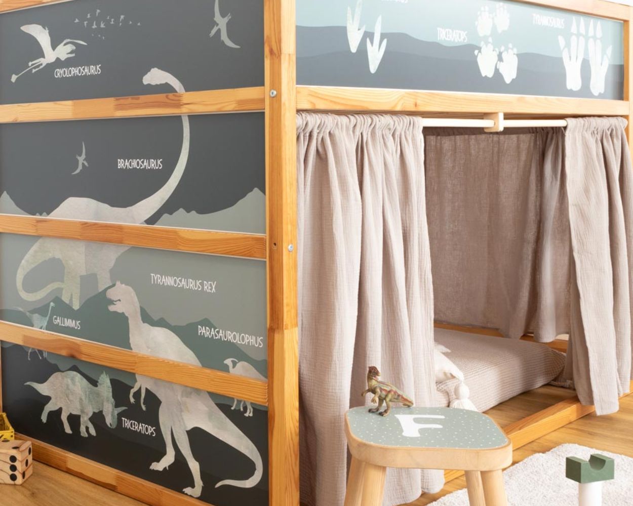 Ikea Kura Kinderbett mit passender Limmaland Klebefolie DINO Ikea Kura Kinderbett mit passender Limmaland Klebefolie DINO