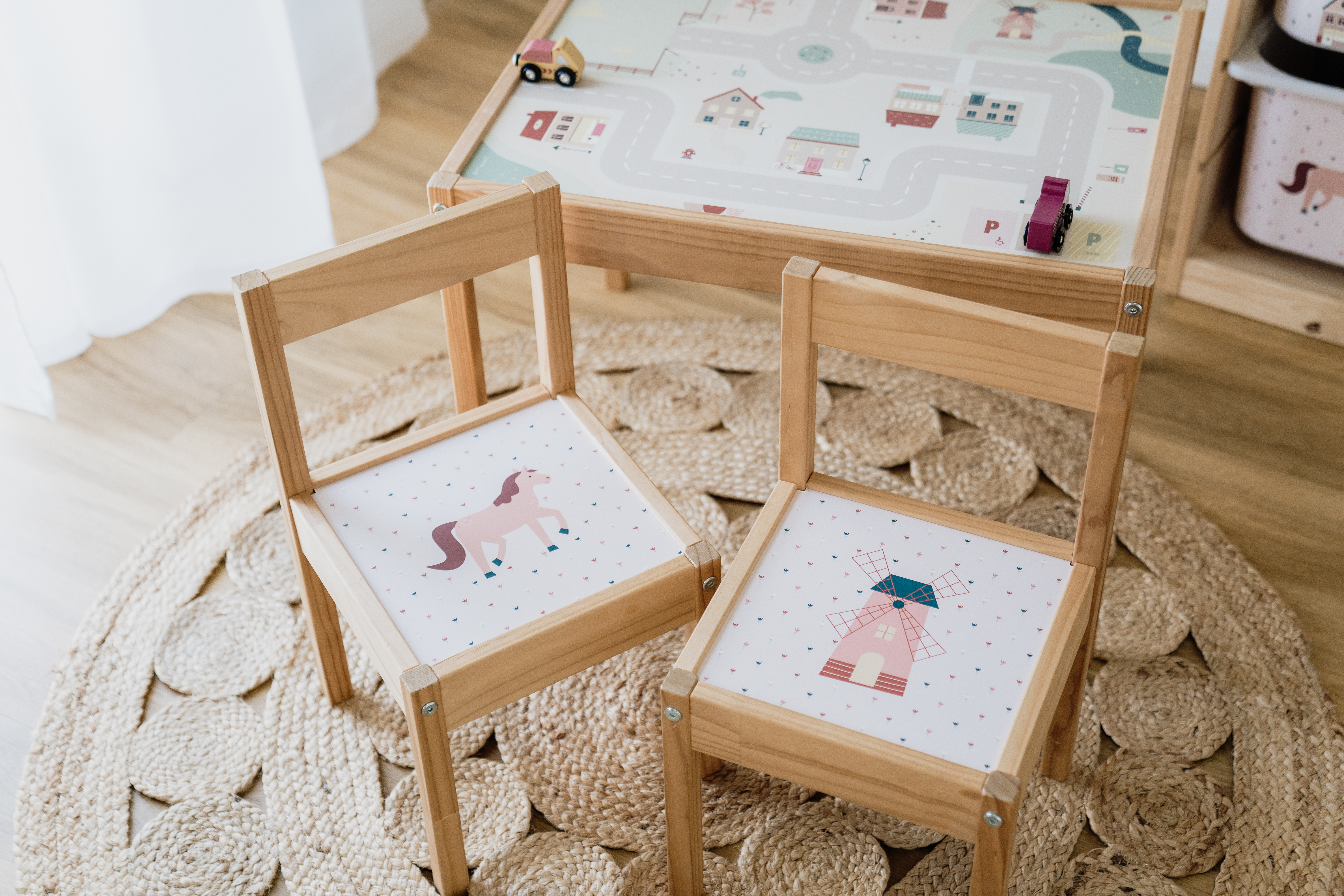 Kinderstühle mit Tiermotiven Ikea Lätt Kinderstuhl mit passender Klebefolie im Pferde und Mühlemotiv