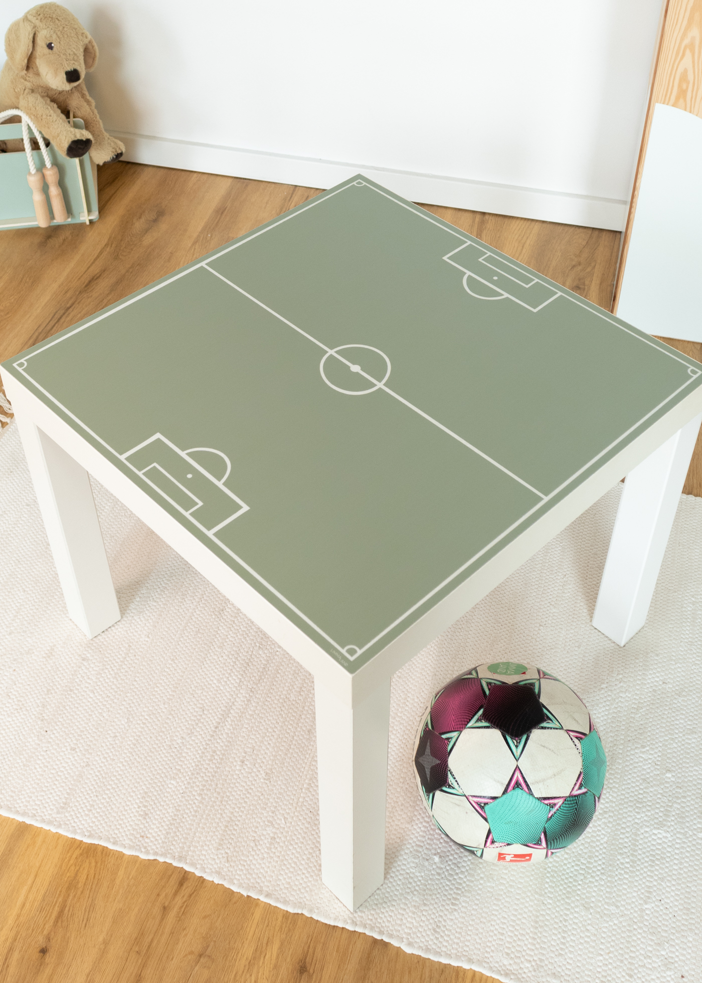 IKEA LACK Klebefolie als Fußball Deko für dein Fußball Kinderzimmer als Fußballzimmer Deko mit Fußballmotiven passend für die Fußball EM IKEA LACK Klebefolie als Fußball Deko für dein Fußball Kinderzimmer als Fußballzimmer Deko mit Fußballmotiven passend für die Fußball EM