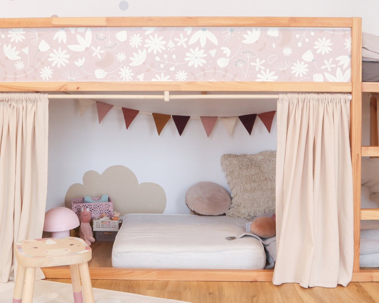 Ein Ikea Kura Bett im Kinderzimmer