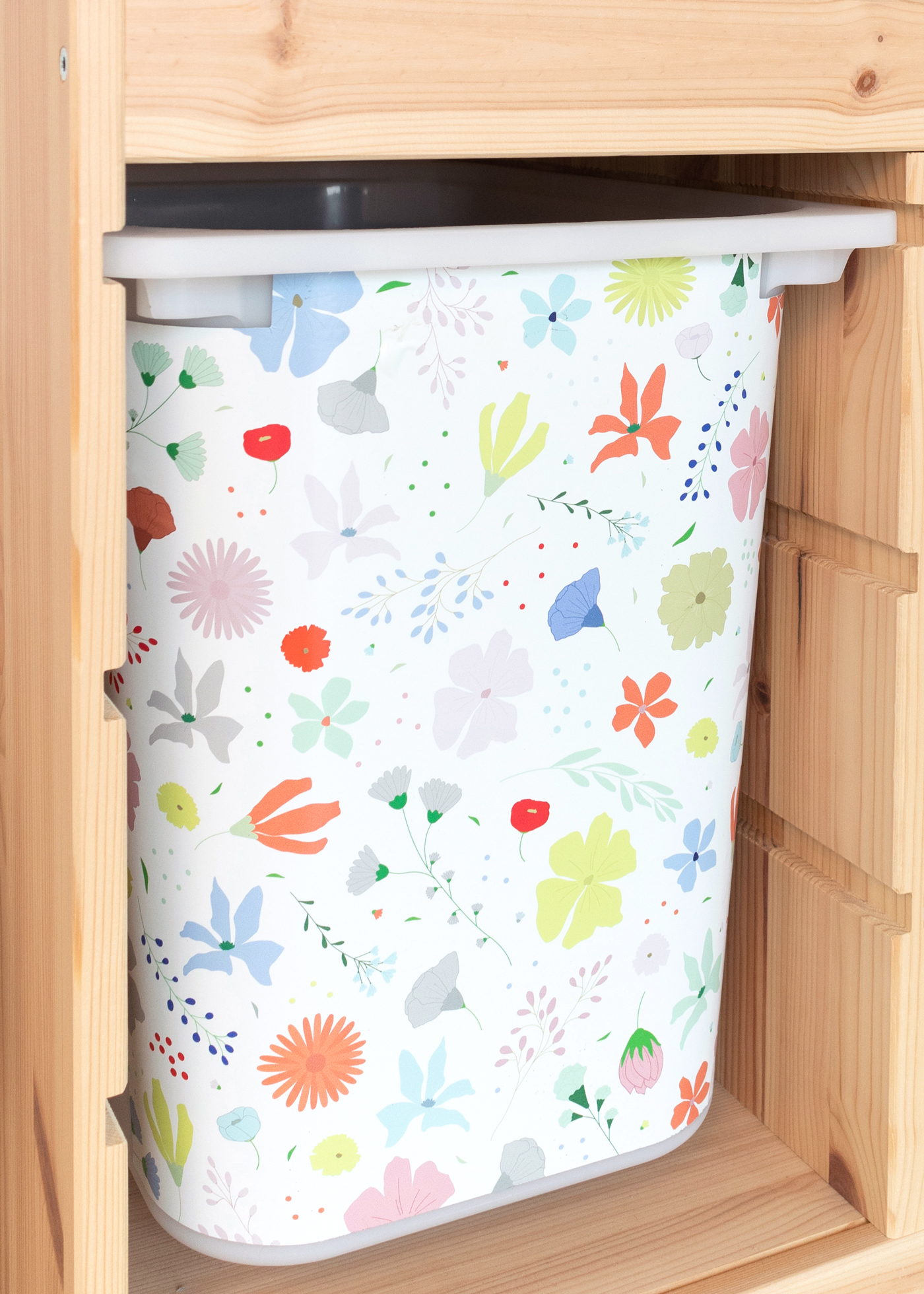 IKEA TROFAST Aufbewahrungsbox mit Blumenmuster IKEA TROFAST Aufbewahrungsbox mit Blumenmuster