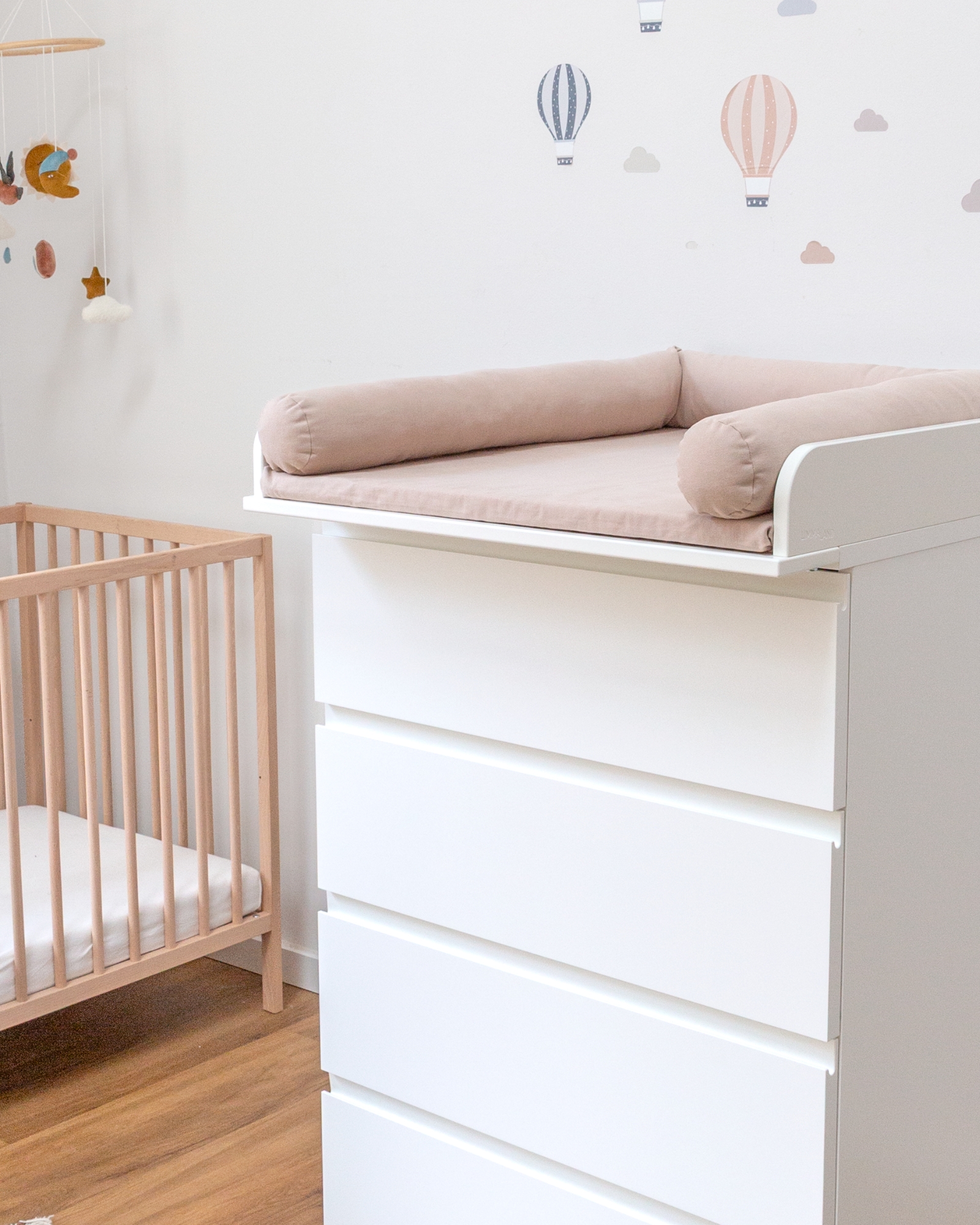 Babykombi, Weißer Schrank, Badezimmerablage, Drehbare Wickelauflage, Kinderzimmer