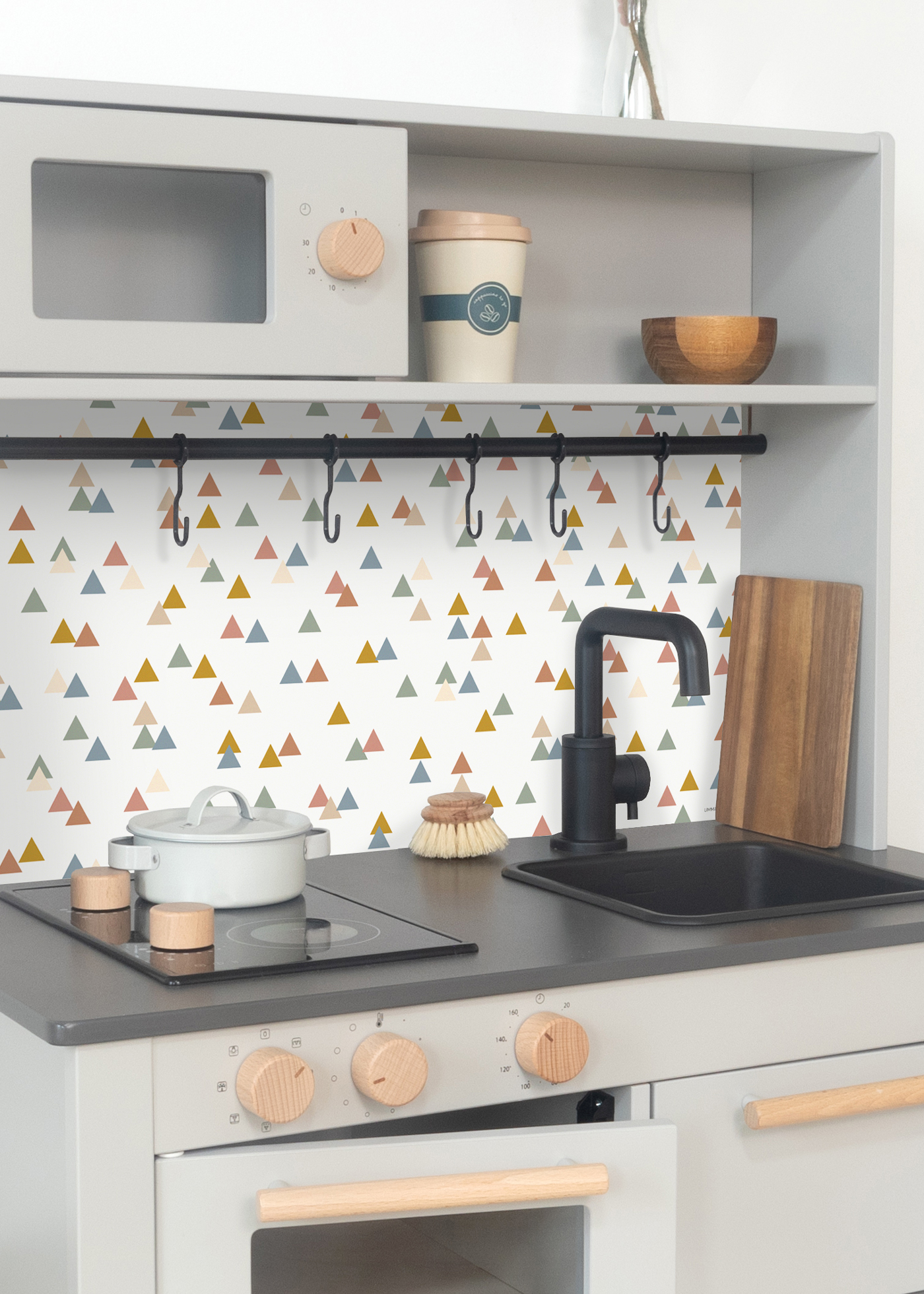 Farbige Folie für IKEA-Küchen Hochwertige Klebefolie mit mehrfarbigen Mustern für IKEA-Spielküchen.