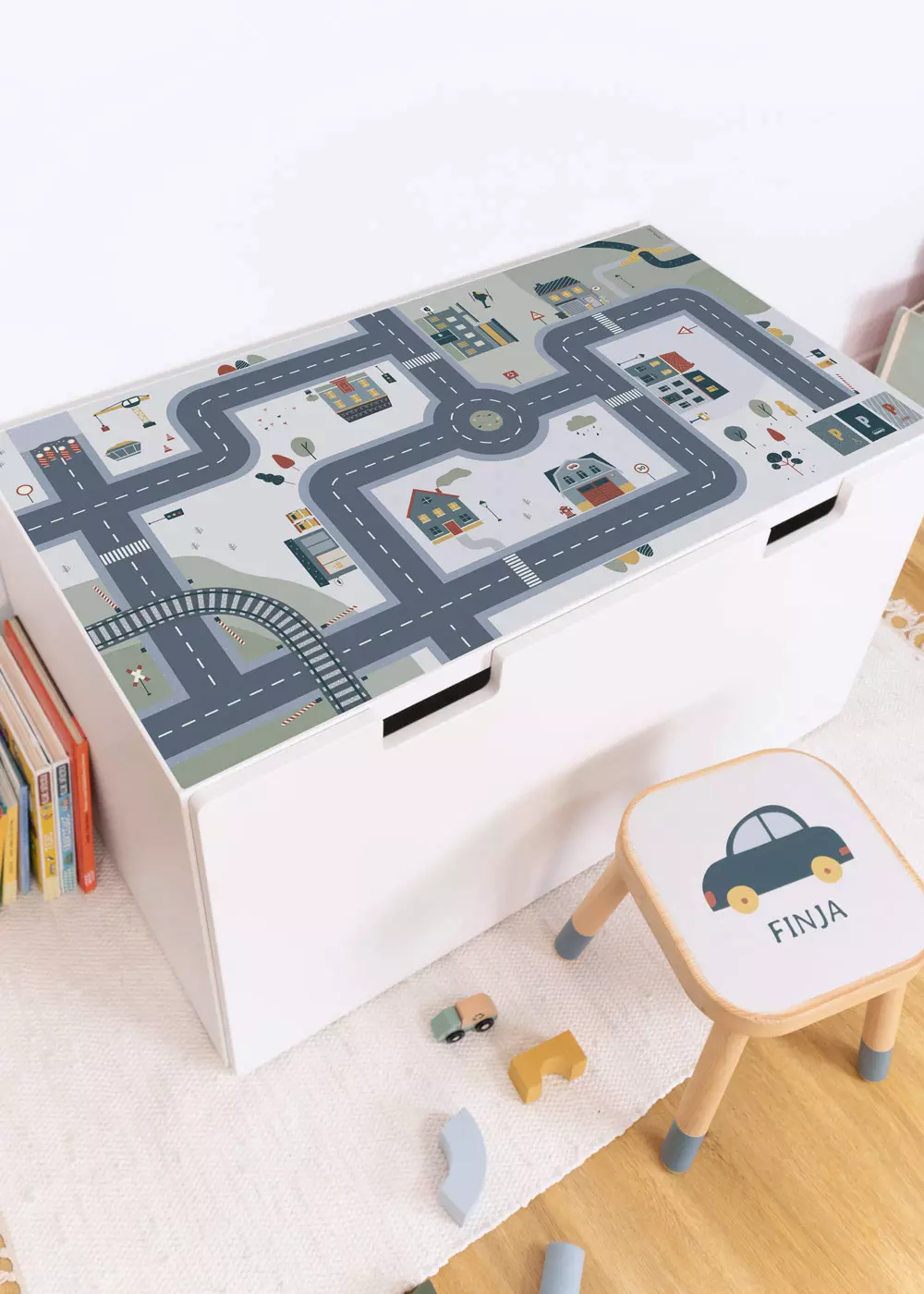 Ikea Stuva Kinderbank Bank mit Klebefolie mit Spielstraße Motiv von Limmaland verschönern