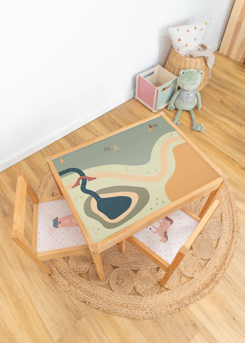 Klebefolie für Ikea Lätt Kinderzimmer Regal mit Wiese-Motiv Klebefolie für Ikea Lätt Kinderzimmer Regal mit Wiese-Motiv