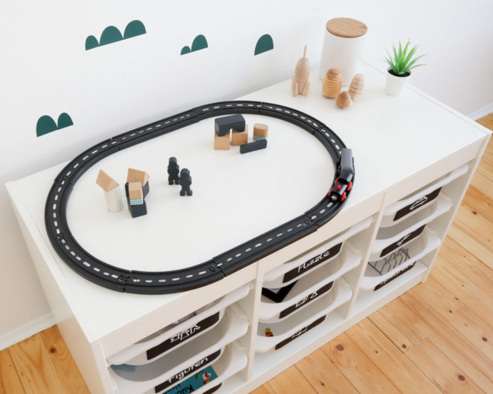 Lillabo Hack Ikea Holzeisenbahn bemalt Lillabo Hack Ikea Holzeisenbahn bemalt