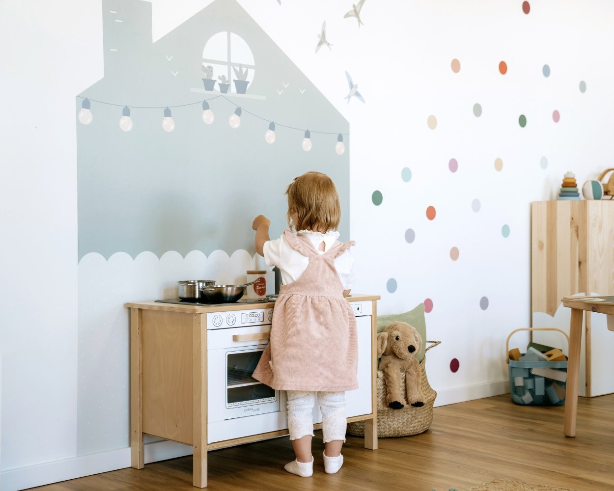 Creative wall design for the children's room