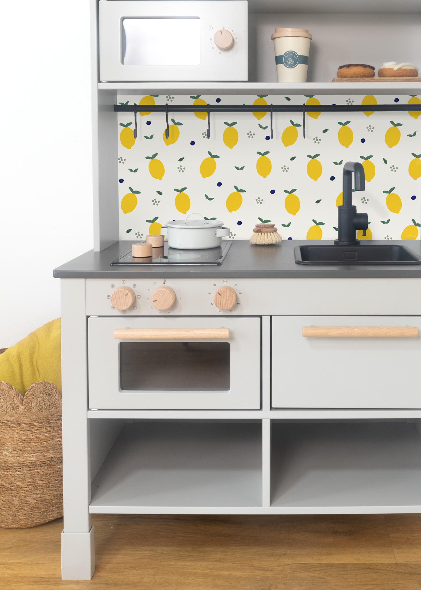 Zitronen-Folie für Spielküchenmöbel Dekorfolie mit einem frischen Zitronen-Design für die Rückwand und Fronten der SILLTRUT.