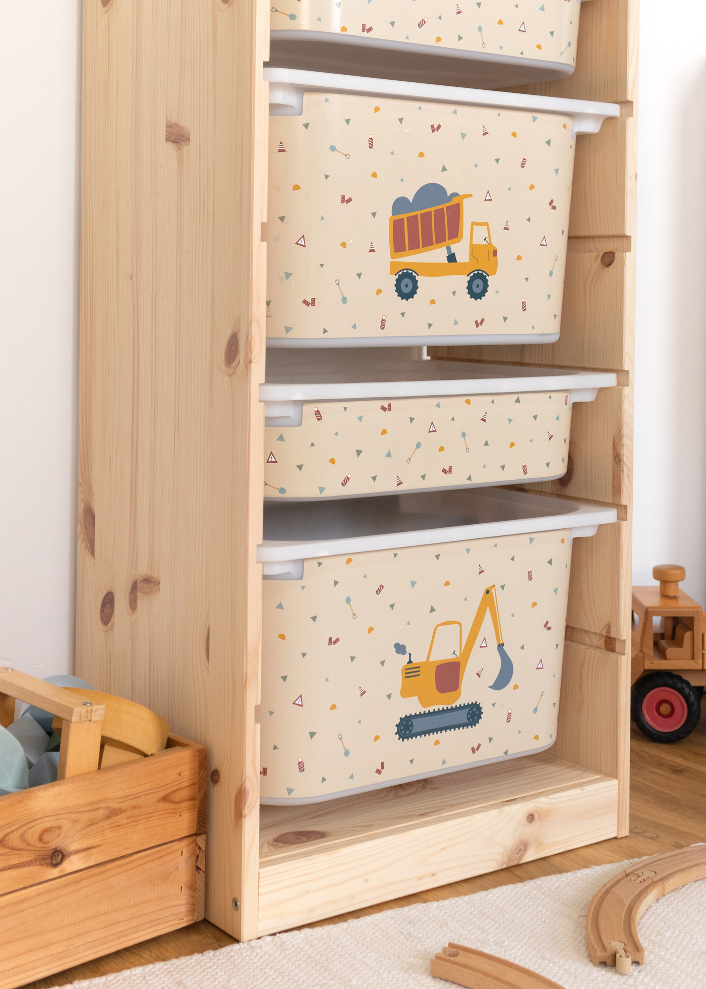 IKEA TROFAST Regal mit Kran-Themenbox Kran-Motiv auf Kinderaufbewahrungsbox im TROFAST Regal