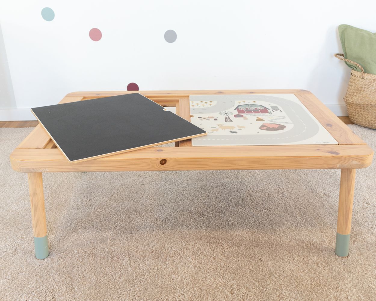 IKEA FLISAT Tisch mit kurzen Beinen IKEA FLISAT Tisch mit kurzen Beinen