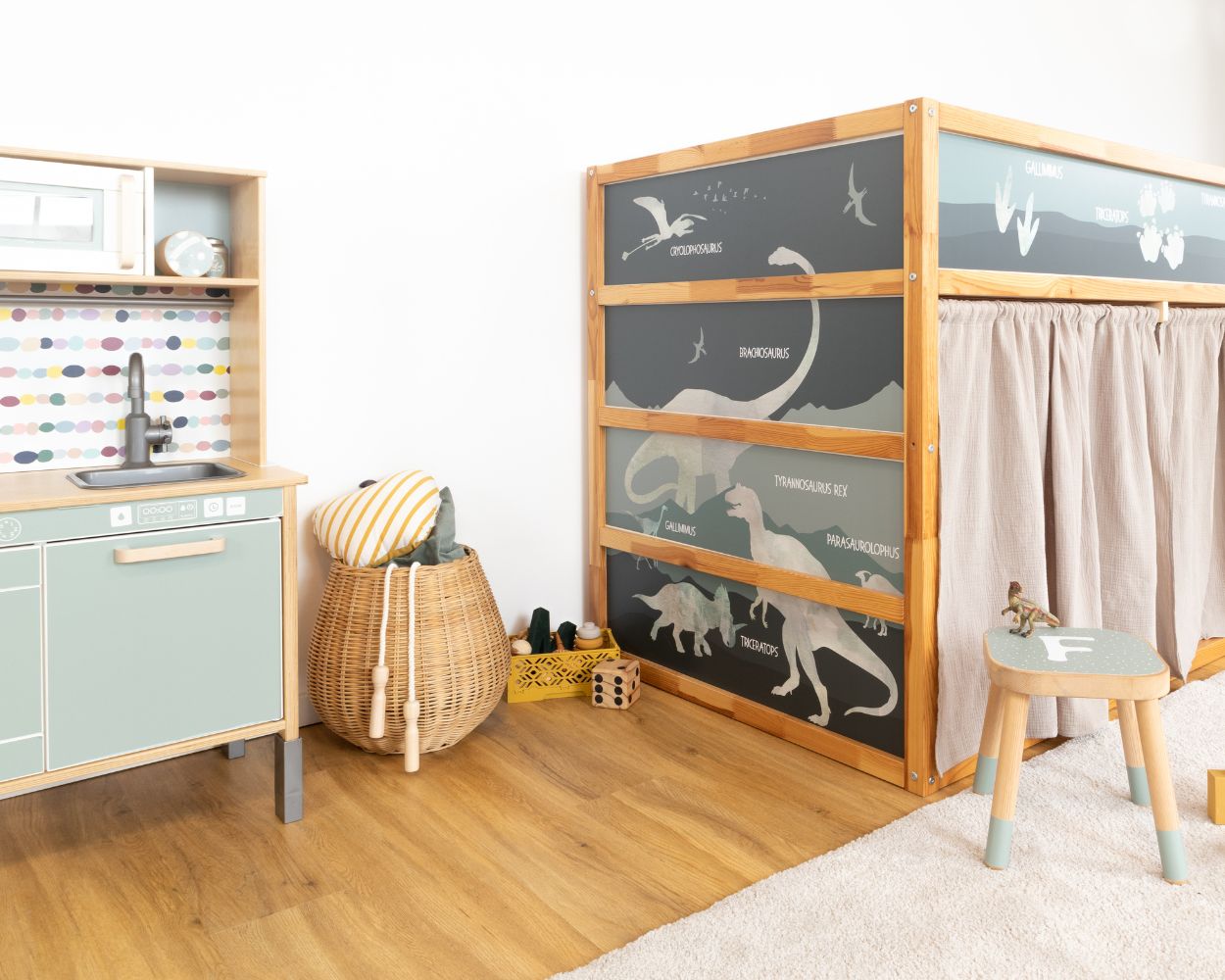 IKEA KURA Kinderzimmer Kinderbett Dinos IKEA KURA Kinderzimmer Kinderbett Dinos