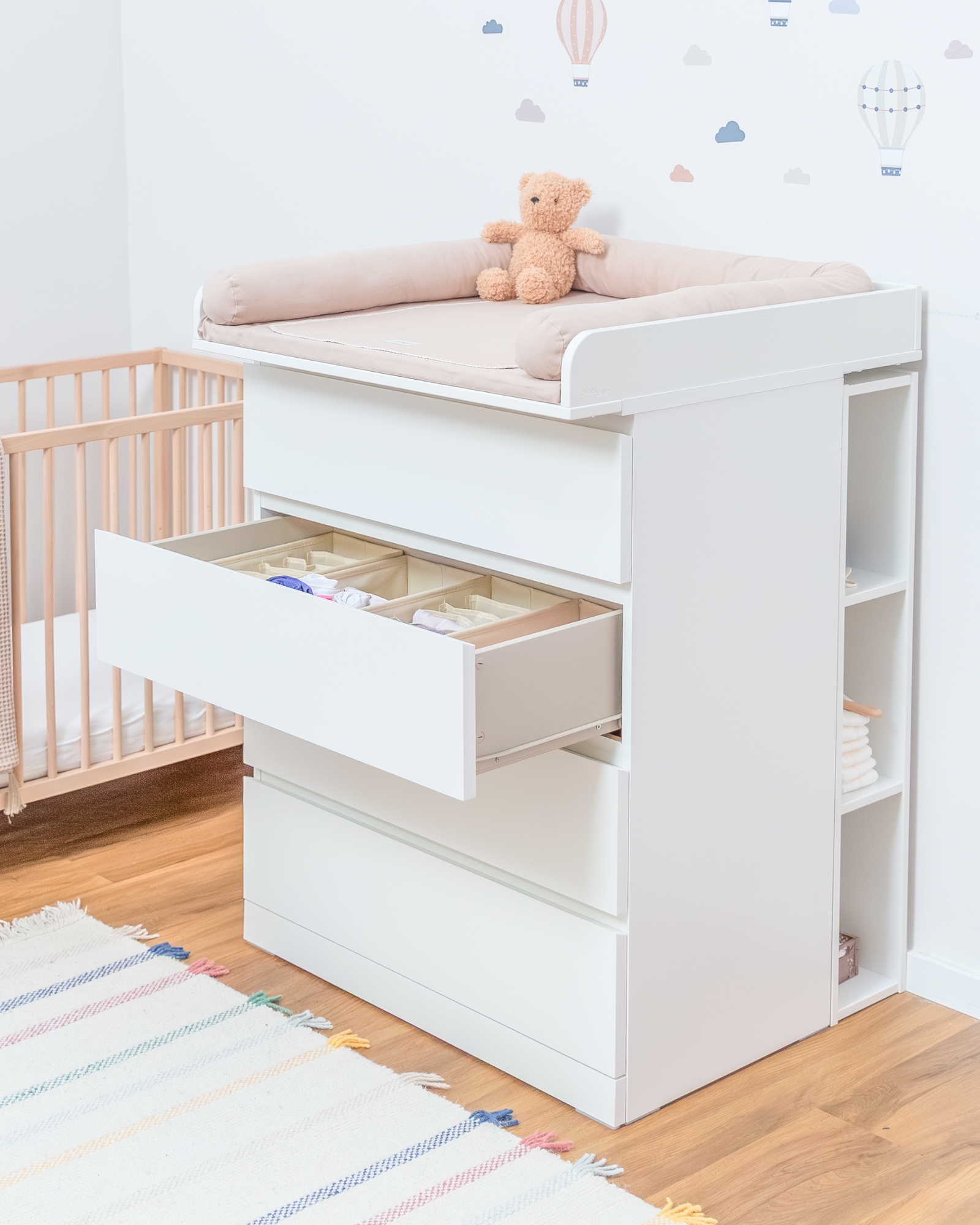 Baby-Kommode, Schrank mit Schubladen, Weiche Polsterung, Kinderbett, Teddy
