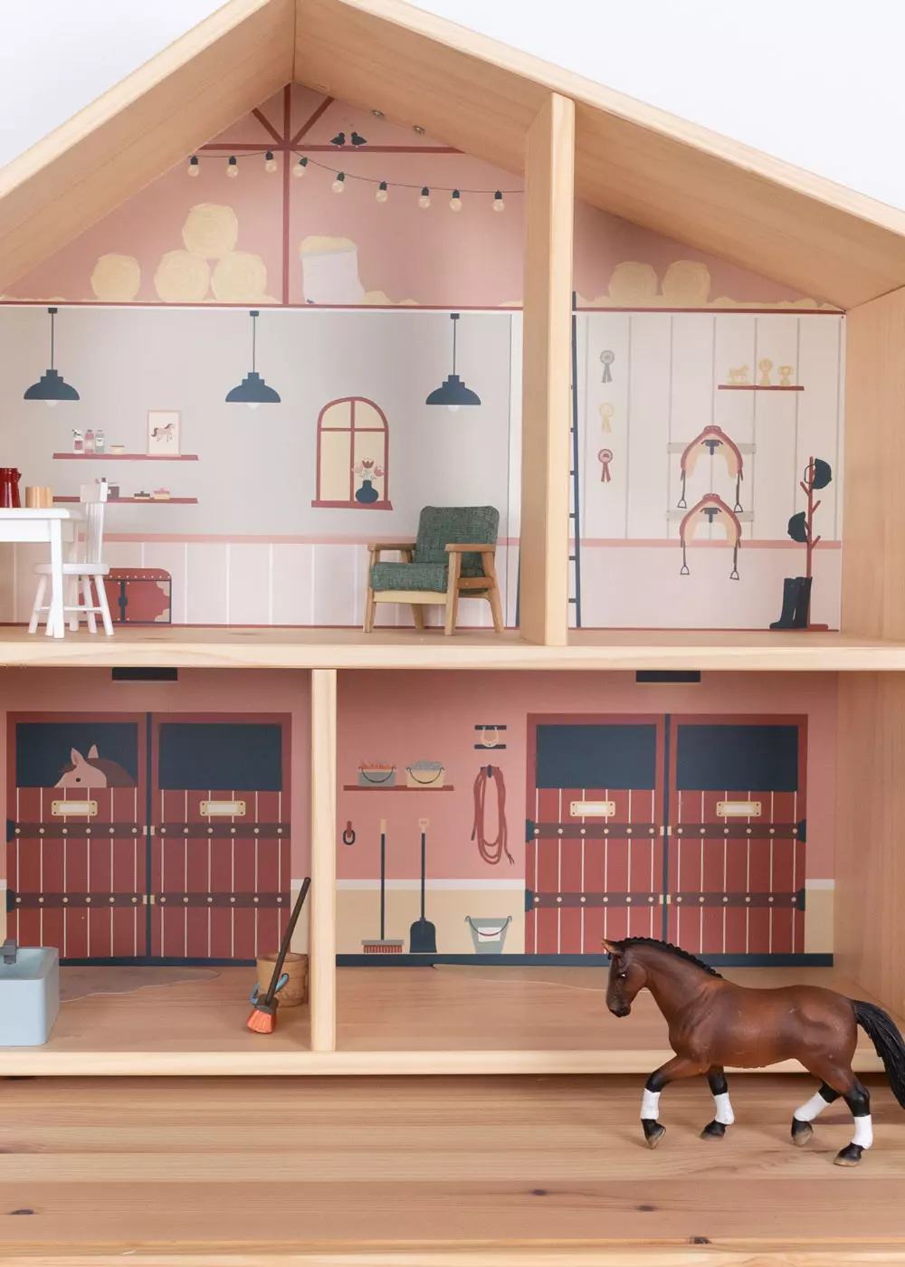 Puppenhaus von Ikea mit Limmaland Klebefolie mit Pferdestall Motiv verschönern