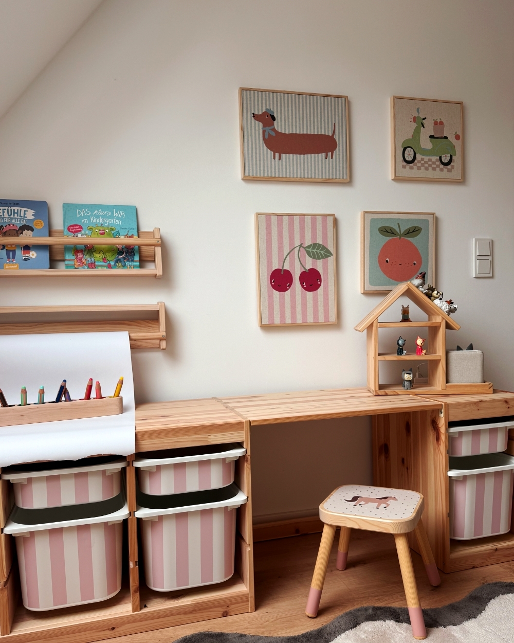 Kinderzimmer, Holzwerkbank, Aufbewahrungsboxen, Spielzimmer, Deko-Poster