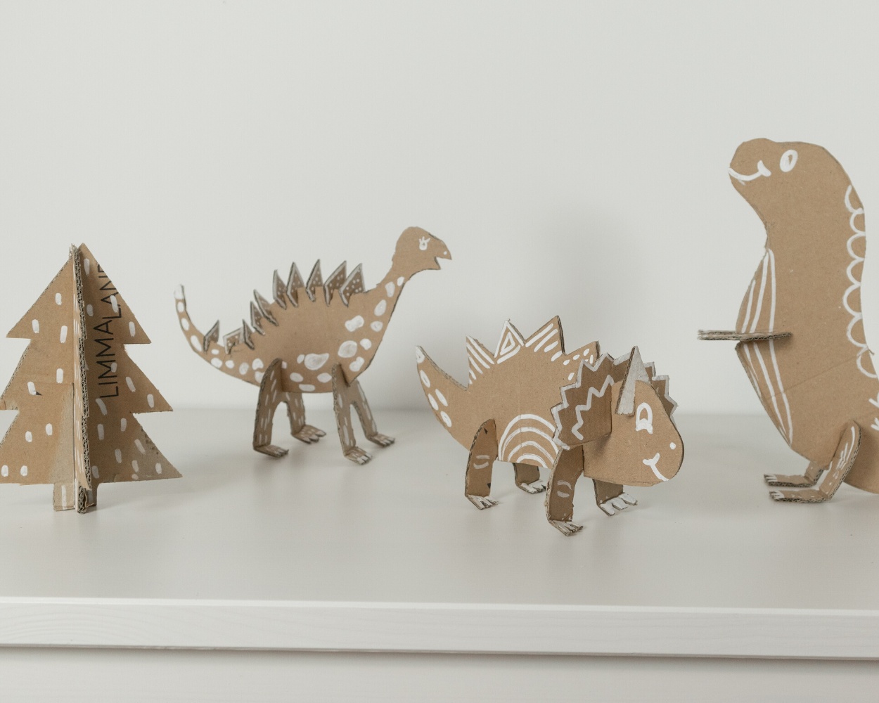 Steckdino aus Versandkarton Steckdino aus Versandkarton