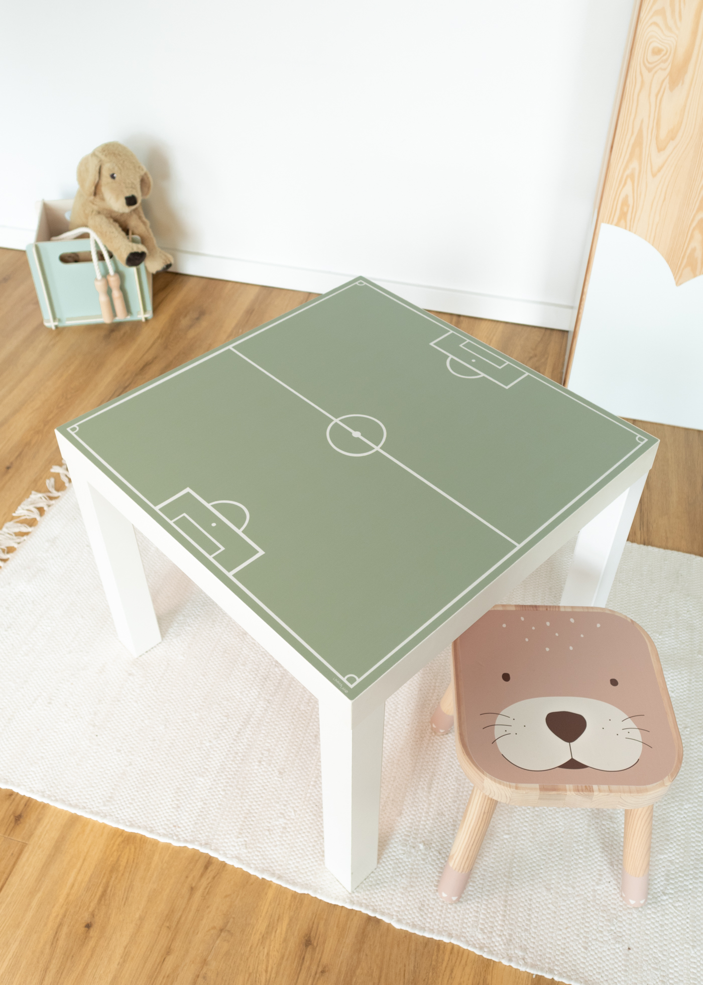 IKEA LACK Klebefolie als Fußball Deko für dein Fußball Kinderzimmer als Fußballzimmer Deko mit Fußballmotiven passend für die Fußball EM