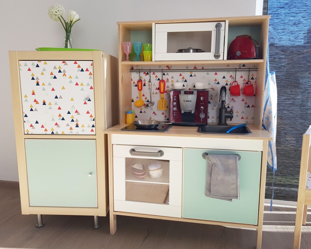 Kühlschrank für die Kinderküche mit Meterware Kühlschrank für die Kinderküche mit Meterware