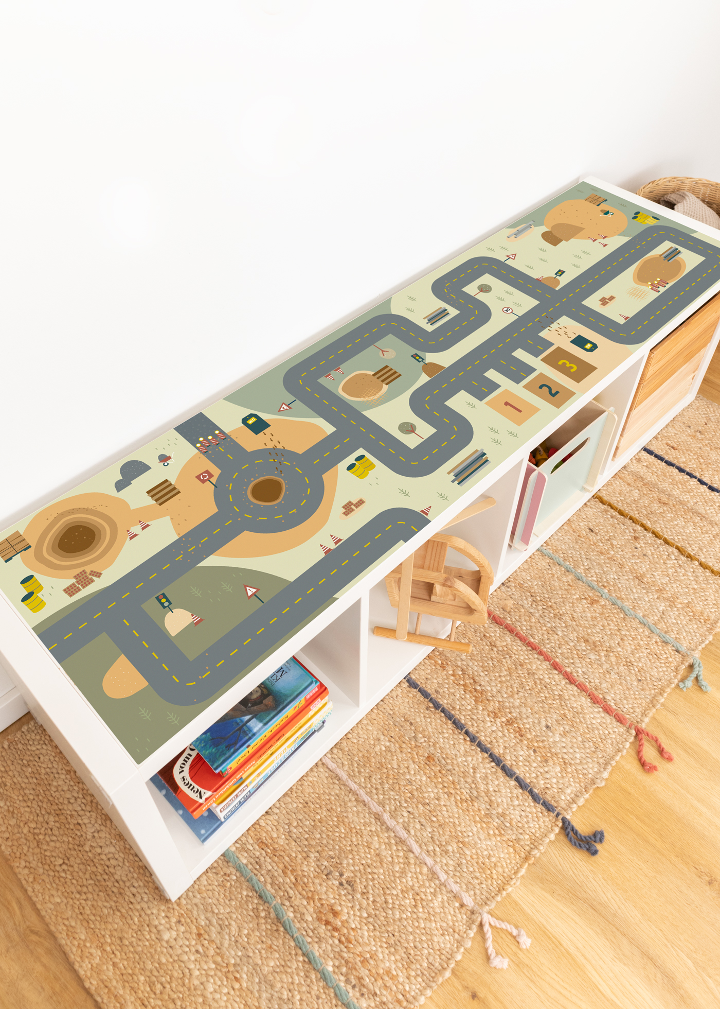 Klebefolie mit Spielstraße für IKEA Spieltisch anbringen