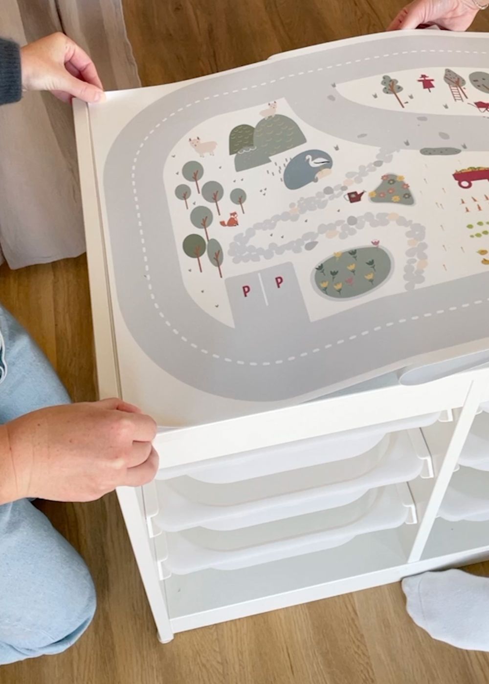 Kindertisch Klebefolie aufkleben Kindertisch Klebefolie aufkleben