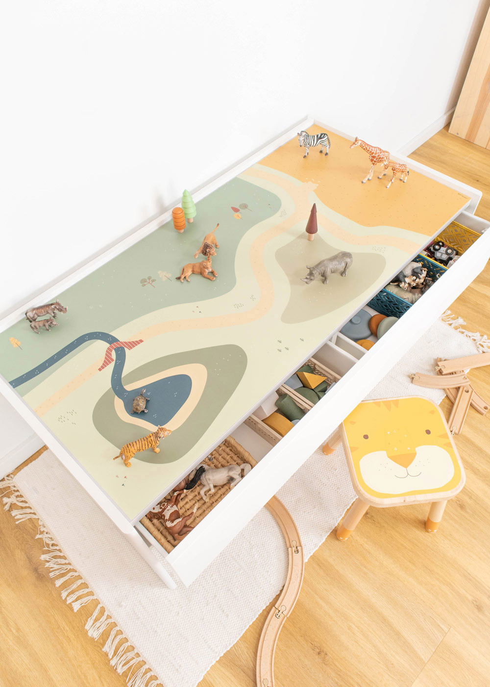 Klebefolie für Ikea Dundra Kinderzimmer Tisch mit Wiese-Motiv