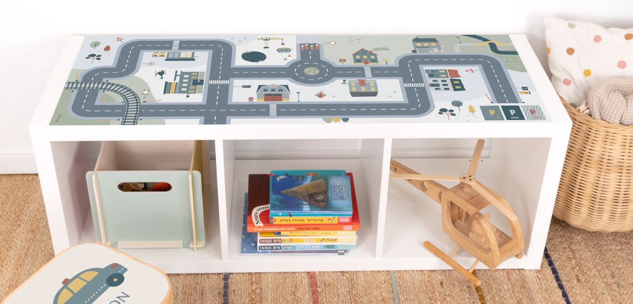 IKEA Kallax Spieltisch mit Zubehör  IKEA Kallax Spieltisch mit Zubehör