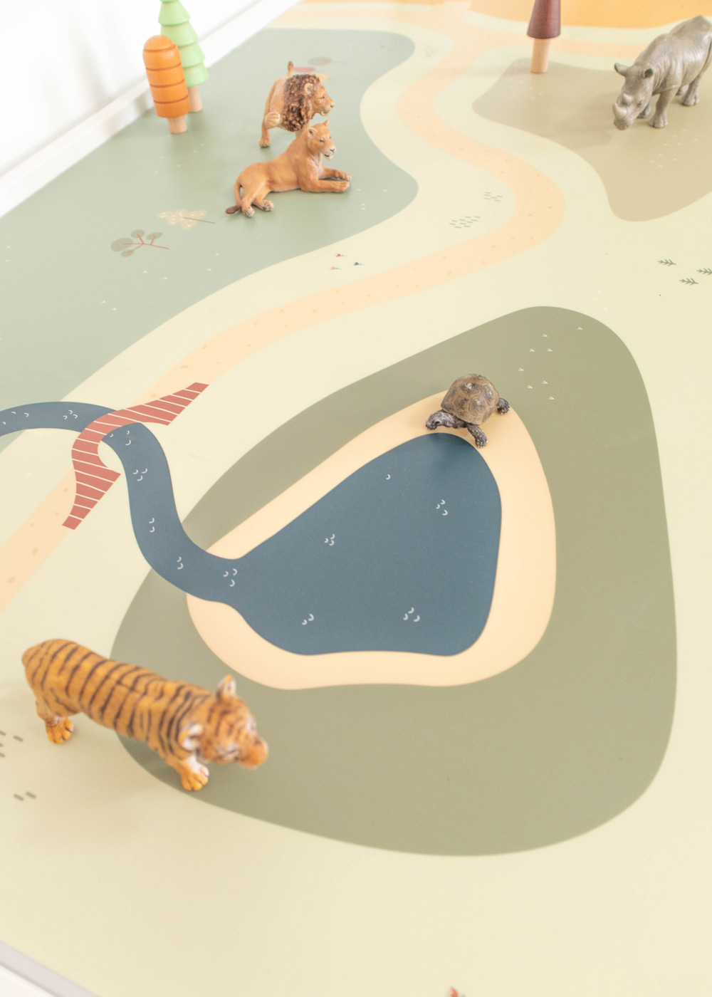 Klebefolie für Ikea Lack Kinderzimmer Regal mit Wiese-Motiv Klebefolie für Ikea Lack Kinderzimmer Regal mit Wiese-Motiv