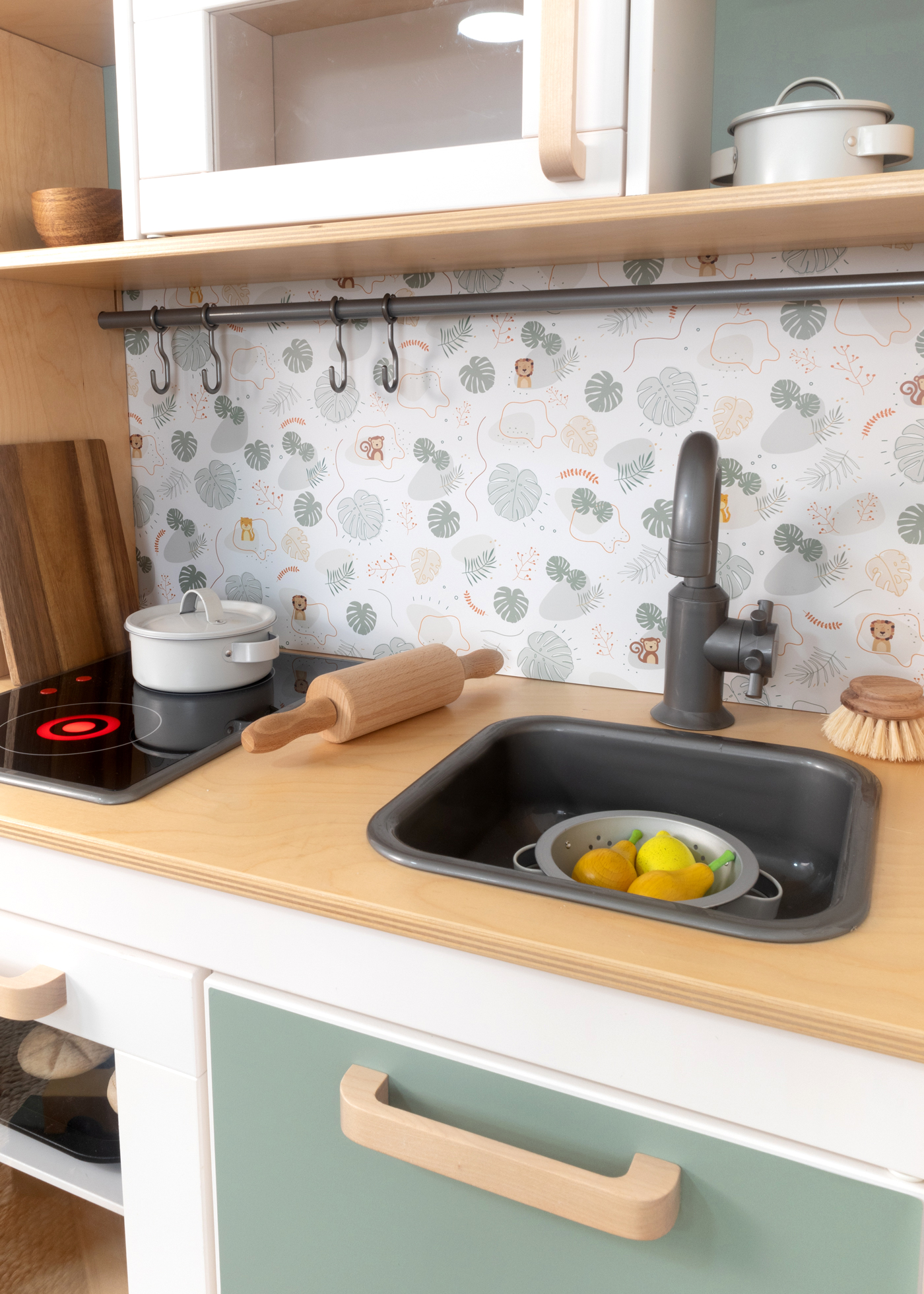 Hochwertige Klebefolie mit Eukalyptus-Design. Klebefolie mit niedlichen Tiermotiven, passend für IKEA KURA.