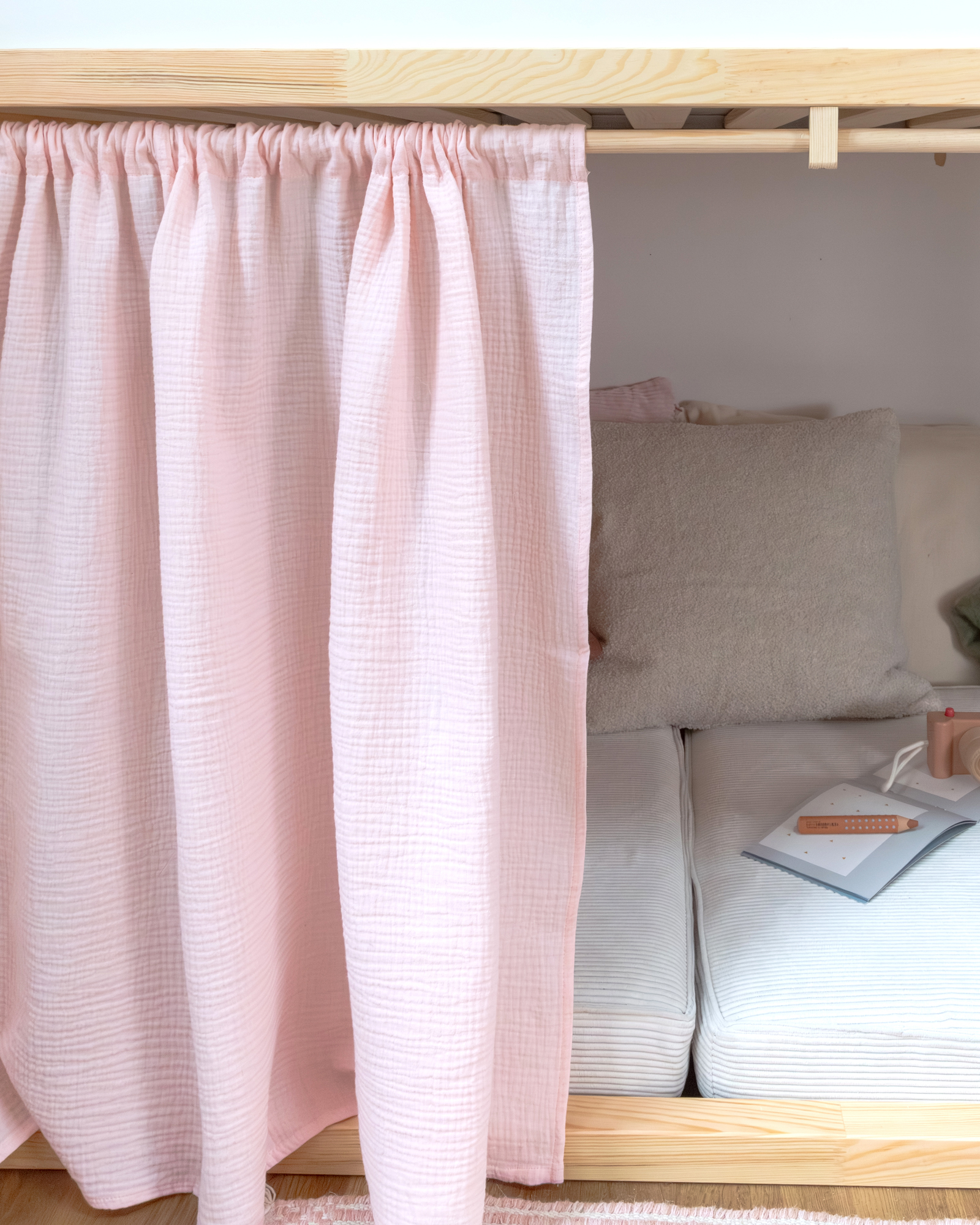 gardine ikea kura bett lille hule rosa eins 4