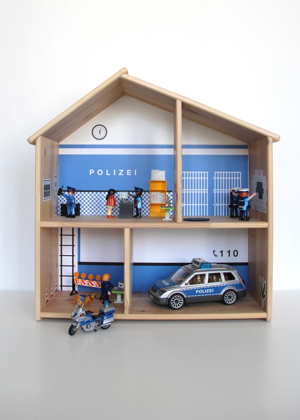 Ikea Flisat Dollhouse wallpaper Polizei complete view