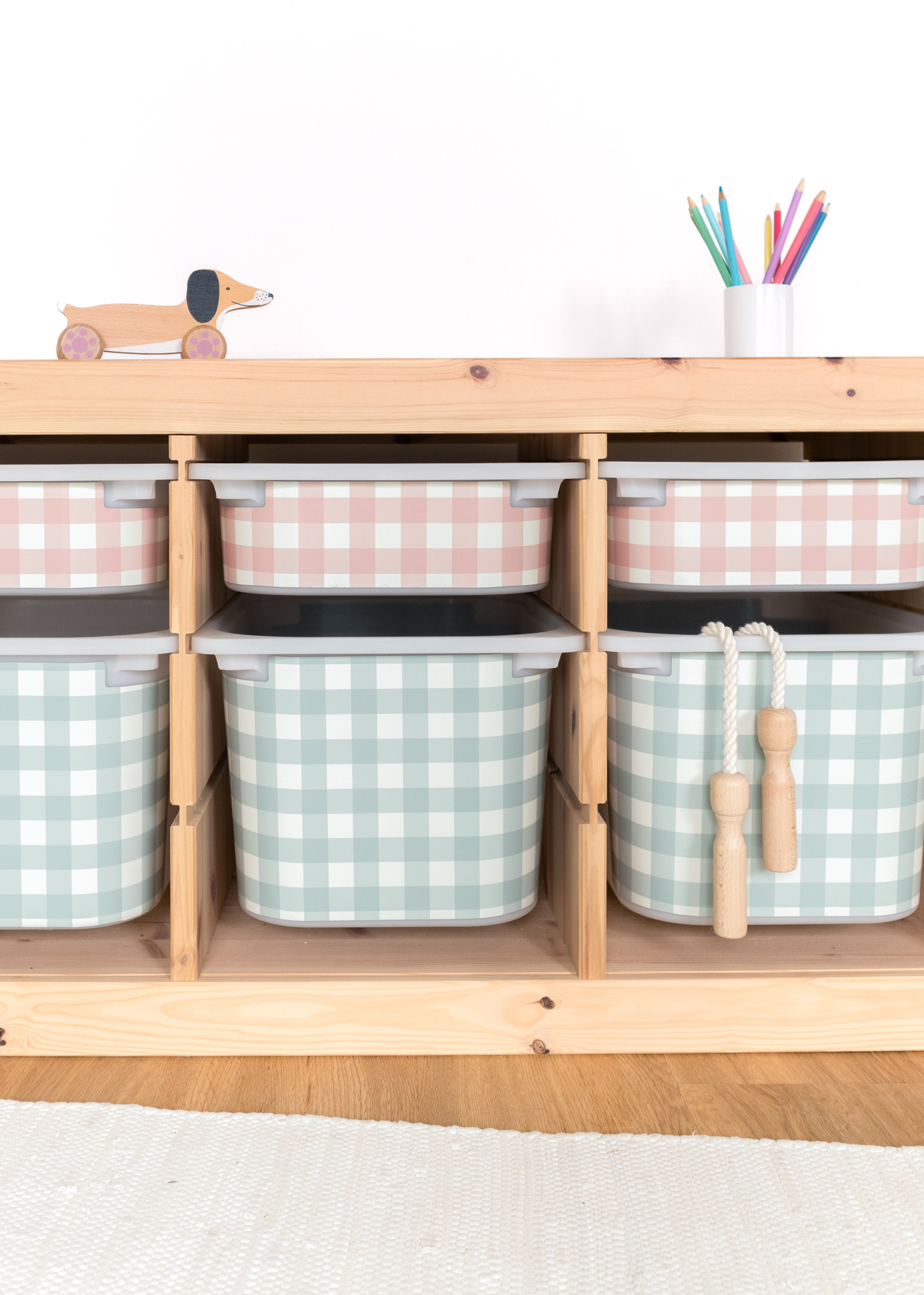 Leuchtendes Karomuster für IKEA TROFAST Boxen Farbenfrohe Klebefolie für IKEA TROFAST Boxen mit Karomuster