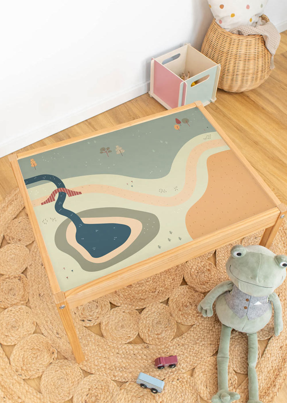 Klebefolie für Ikea Lätt Kinderzimmer Regal mit Wiese-Motiv Klebefolie für Ikea Lätt Kinderzimmer Regal mit Wiese-Motiv