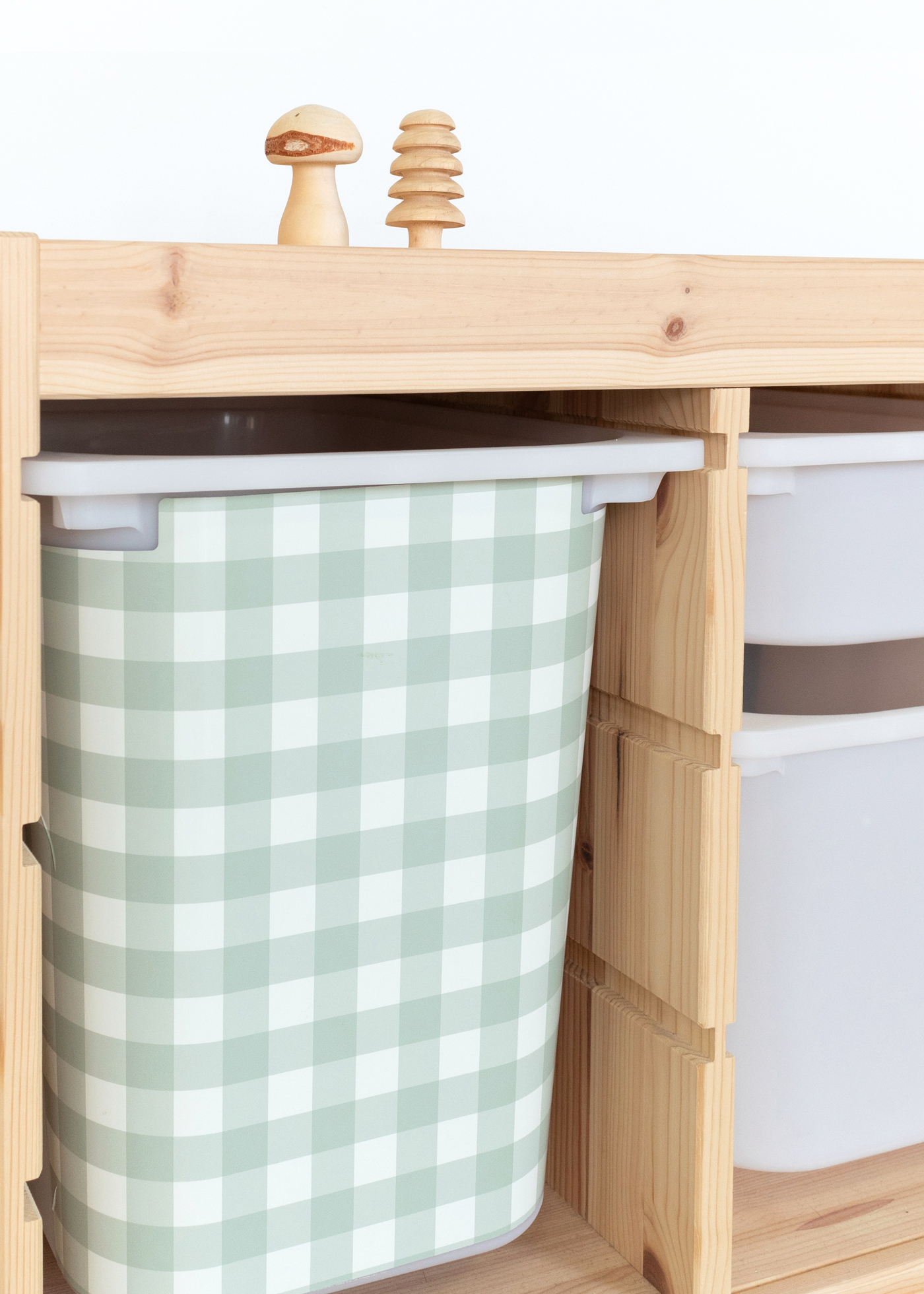 Bunte Klebefolie für IKEA TROFAST Boxen mit Karomuster Bunte Klebefolie für IKEA TROFAST Boxen mit Karomuster dekorieren