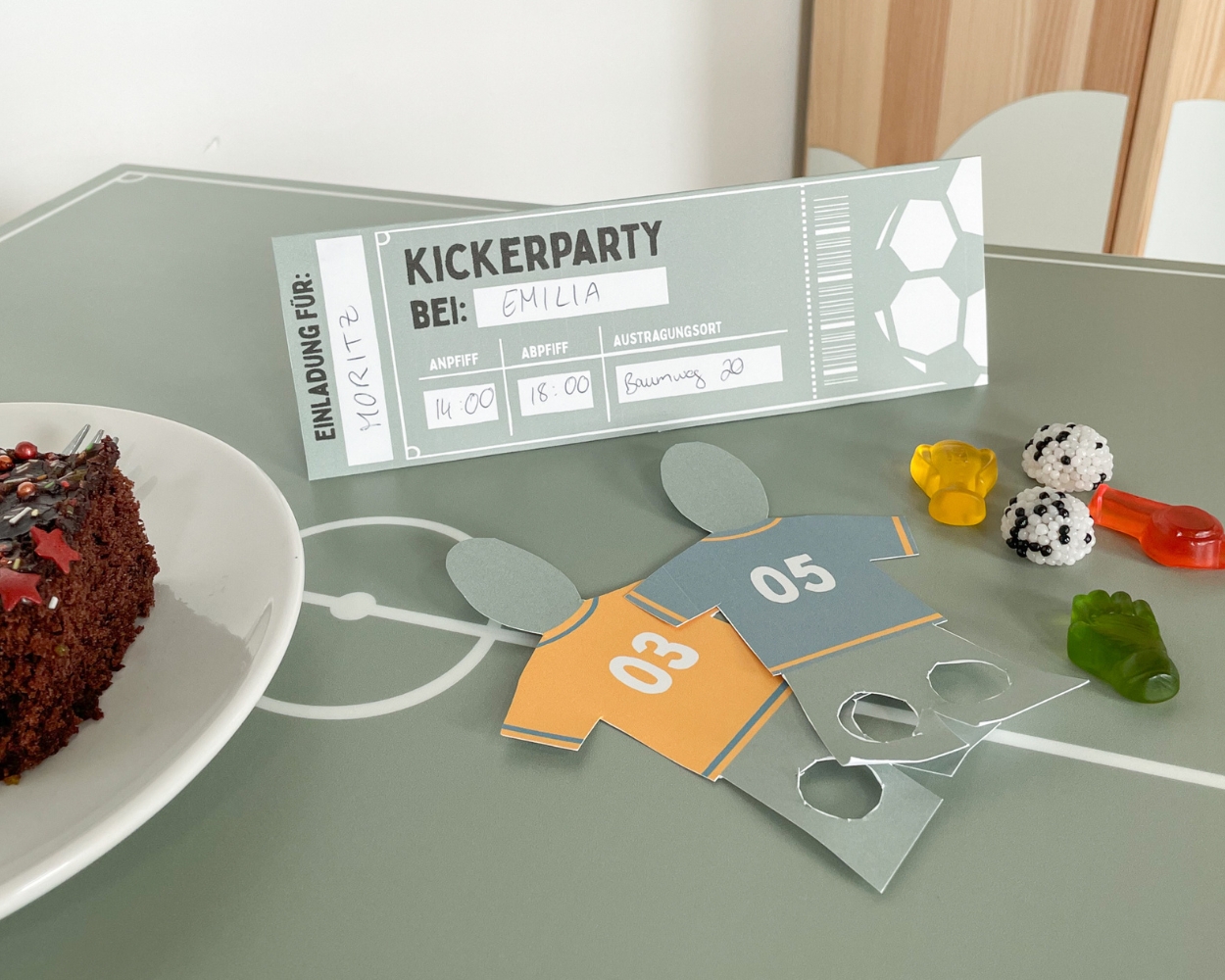 Fußball Zubehörset bestehend aus Fingerkickern und Einladungen zur Fußballparty Fußball Zubehörset bestehend aus Fingerkickern und Einladungen zur Fußballparty
