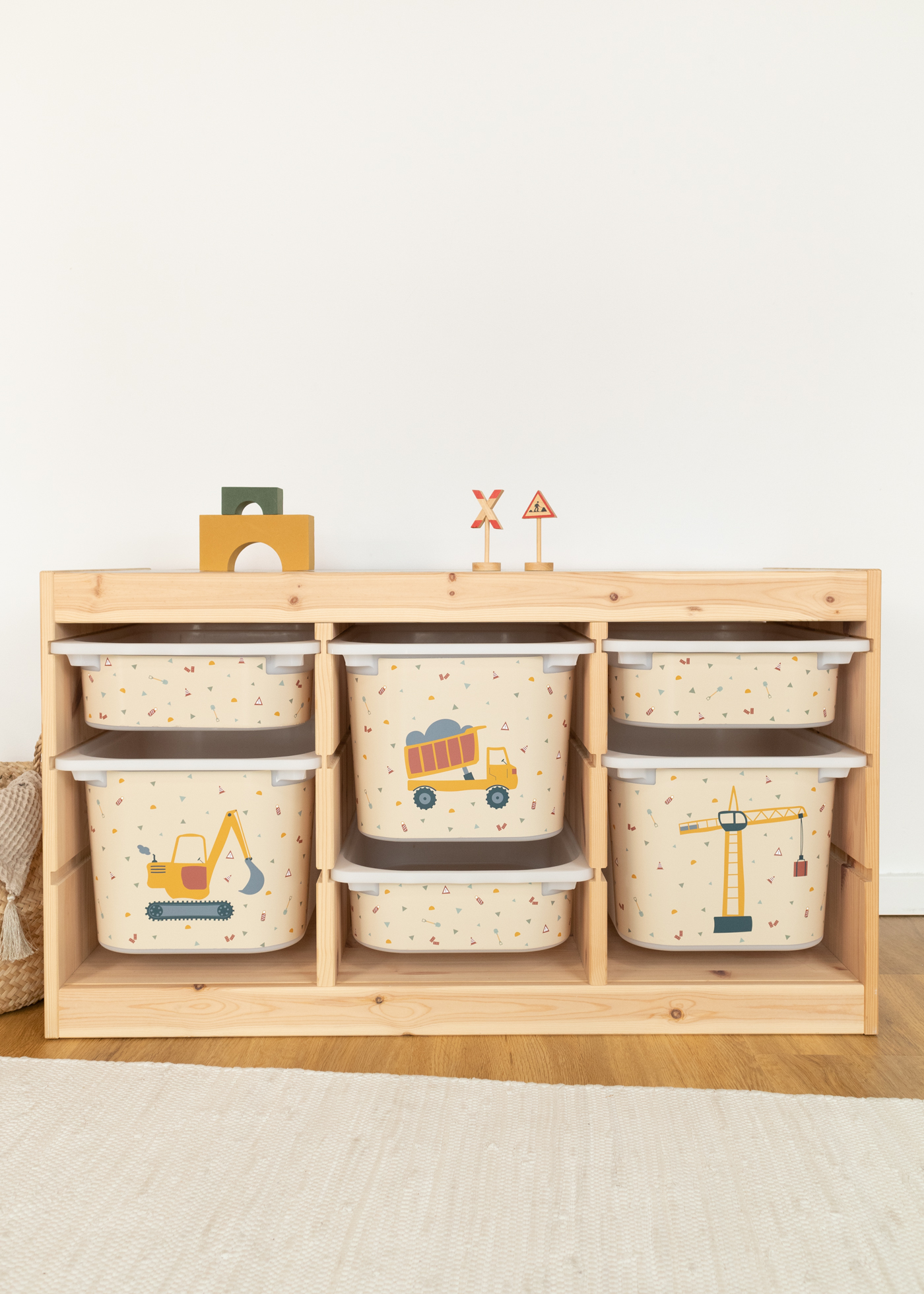 Kinder-Aufbewahrung Kran im TROFAST Regal Kinder-Aufbewahrung mit Kran im IKEA TROFAST Regal.