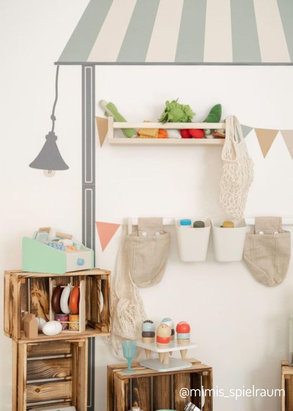 Kaufladen als Wandgestaltung im Kinderzimmer Kaufladen als Wandgestaltung im Kinderzimmer