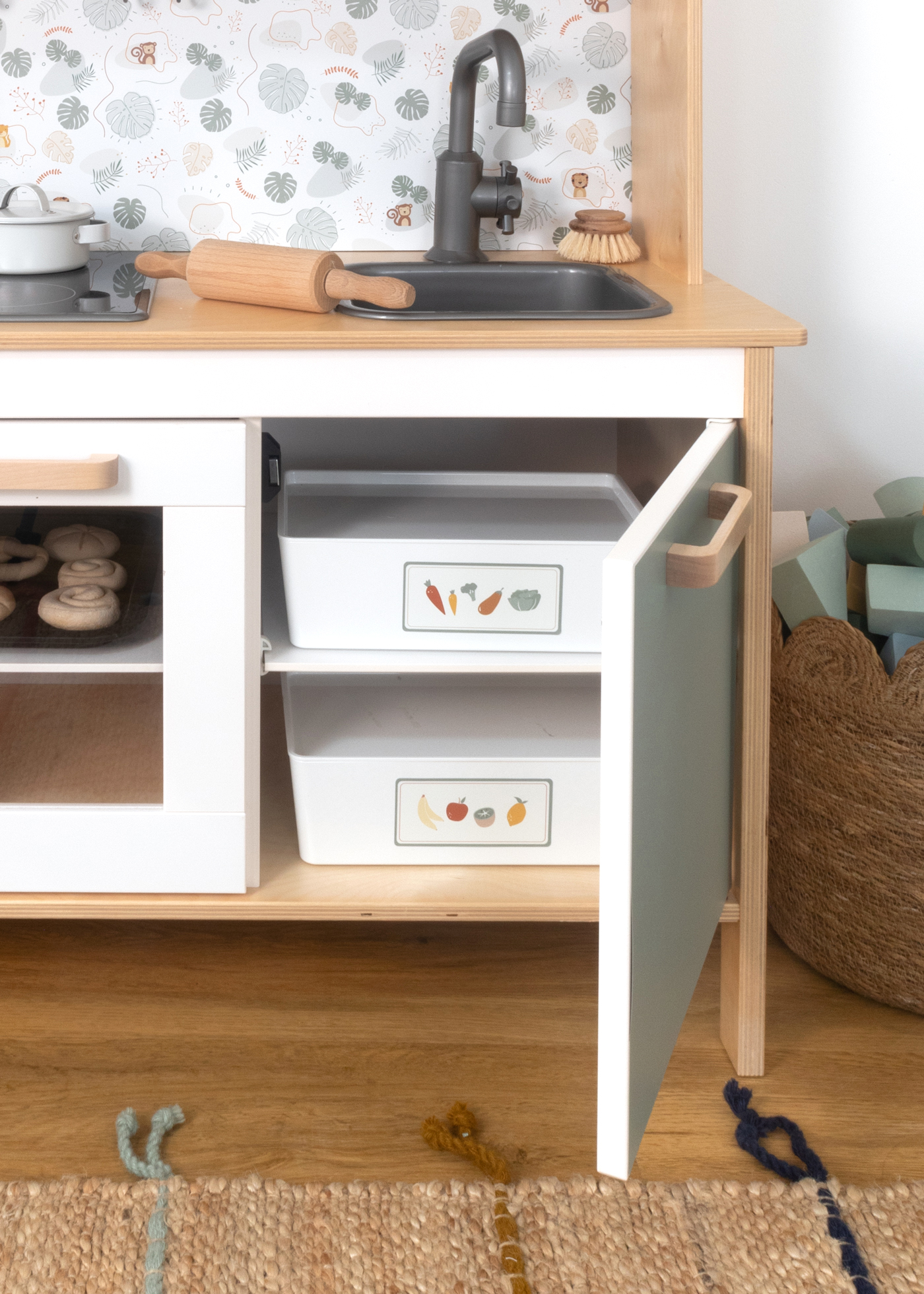 Hochwertige Klebefolie mit Waldtieren. Klebefolie mit spannenden und stylischen Motiven, ideal für Kinderküchen.