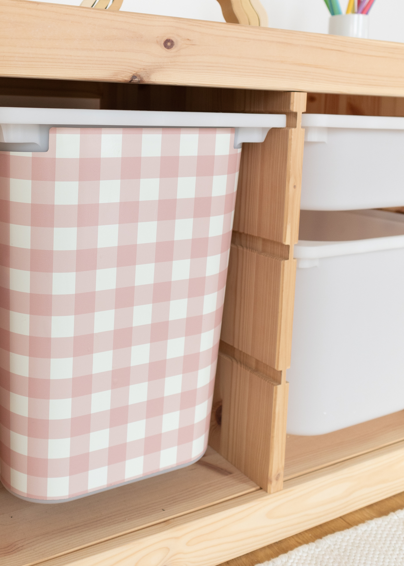 Leuchtendes Karomuster auf IKEA TROFAST Boxen Leuchtendes Karomuster auf IKEA TROFAST Boxen aufkleben