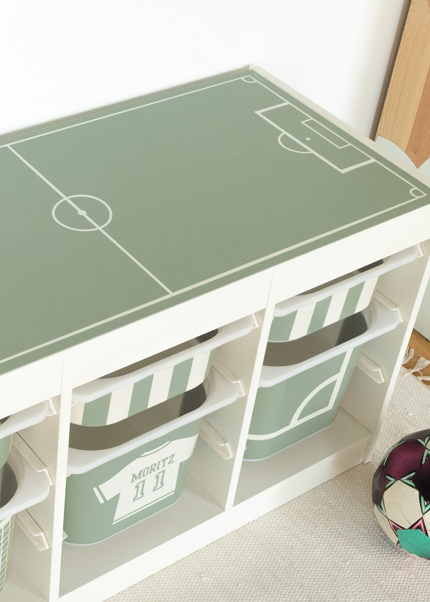 Ikea Trofast Klebefolie als Fußball Deko für dein Fußball Kinderzimmer als Fußballzimmer Deko mit Fußballmotiven passend für die Fußball EM Ikea Trofast Klebefolie als Fußball Deko für dein Fußball Kinderzimmer als Fußballzimmer Deko mit Fußballmotiven passend für die Fußball EM