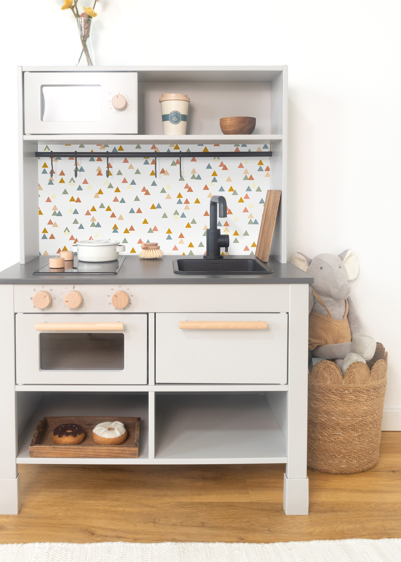 SILLTRUT Möbelfolie Bunt Folie im bunten Stil für die Gestaltung von Kinderküchen aus der IKEA-Serie.