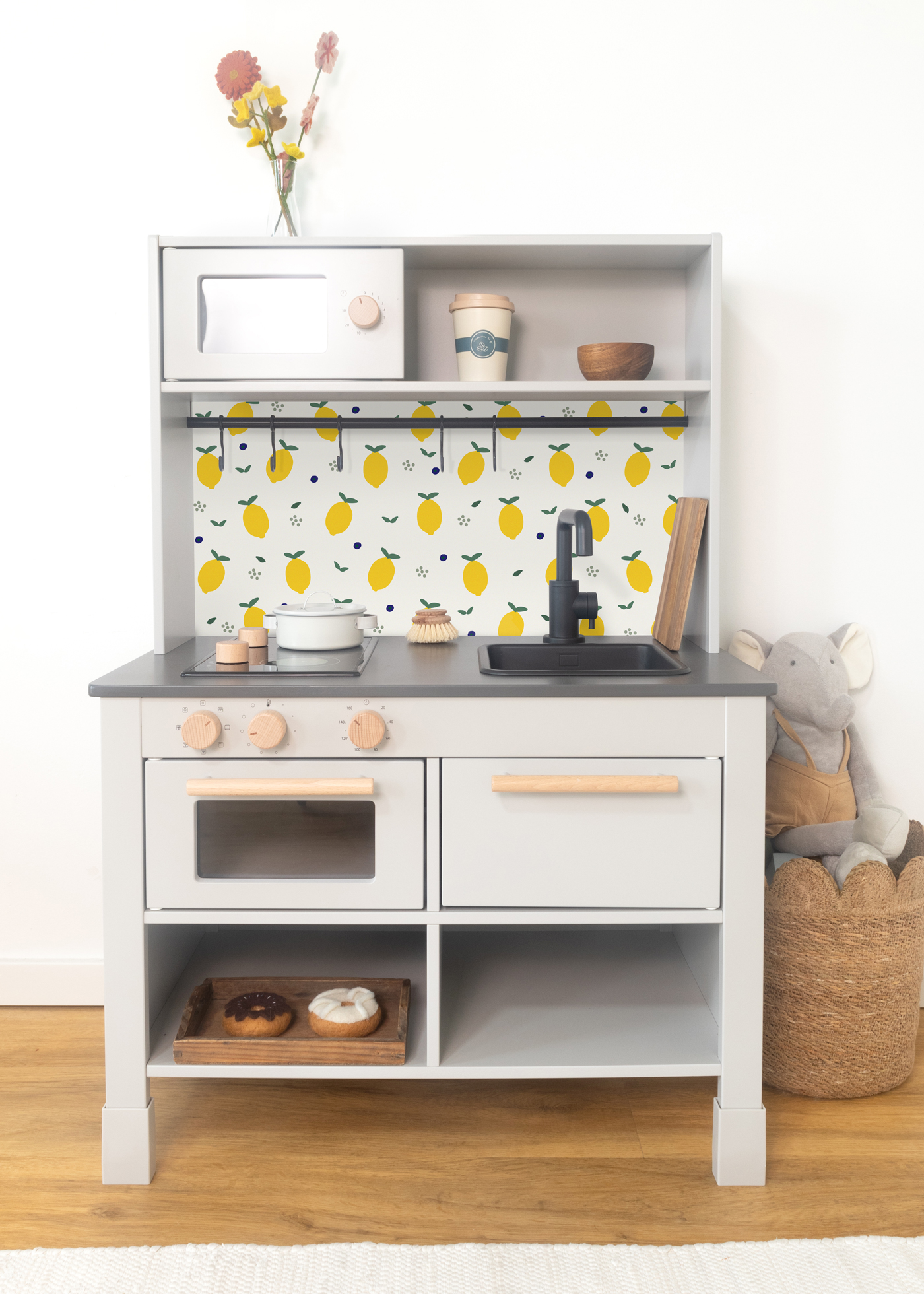 Fruchtiges Zitronenmuster für Küchen Hochwertige Klebefolie mit leuchtenden Zitronenmotiven speziell für die SILLTRUT-Küche.