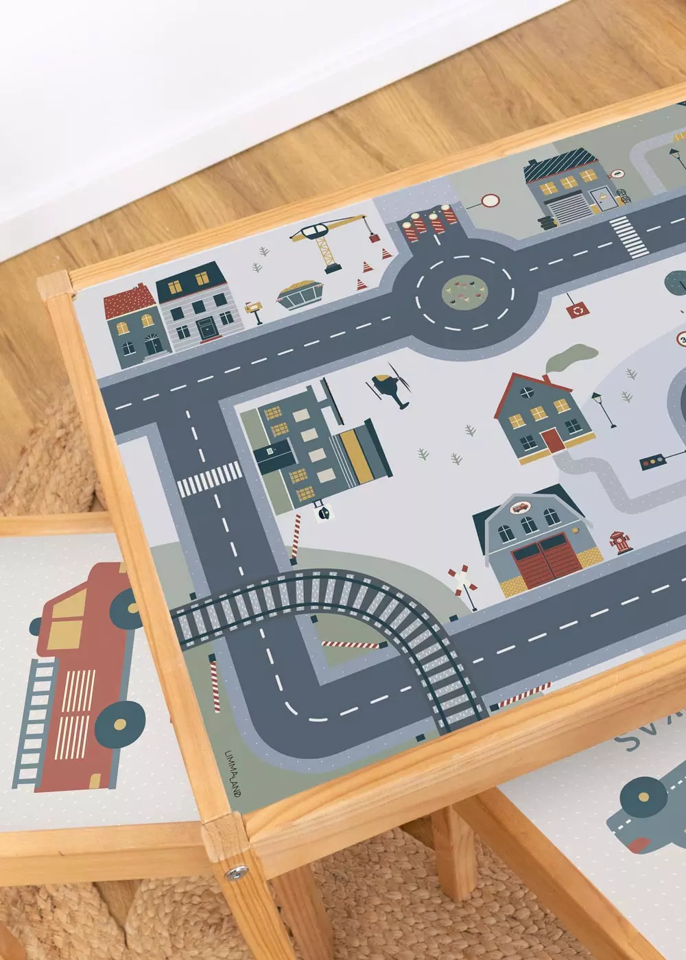 Ikea Laett Tisch mit Klebefolie mit Spielstraße Motiv von Limmaland verschönern