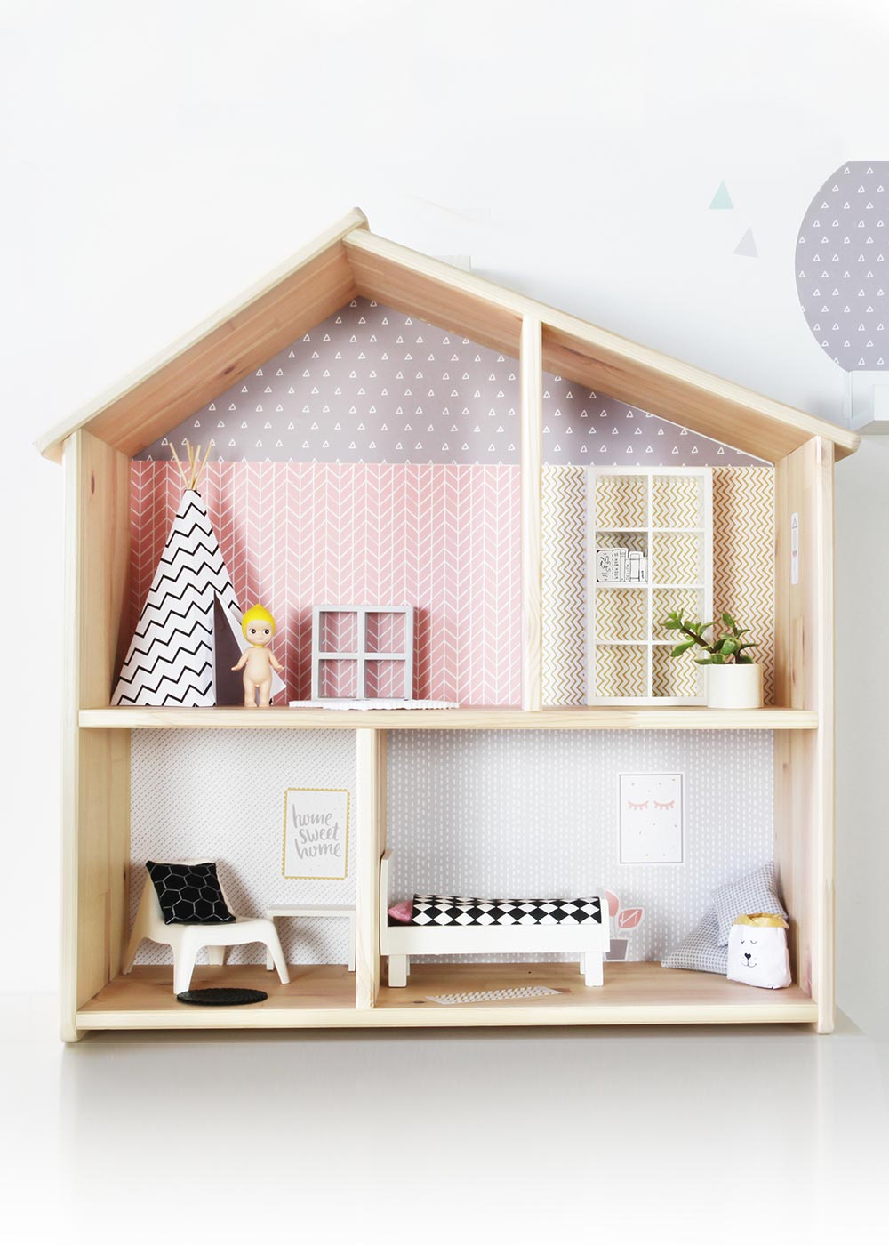 Ikea Flisat Dollhouse wallpaper Lille Stuba pink light gray front view